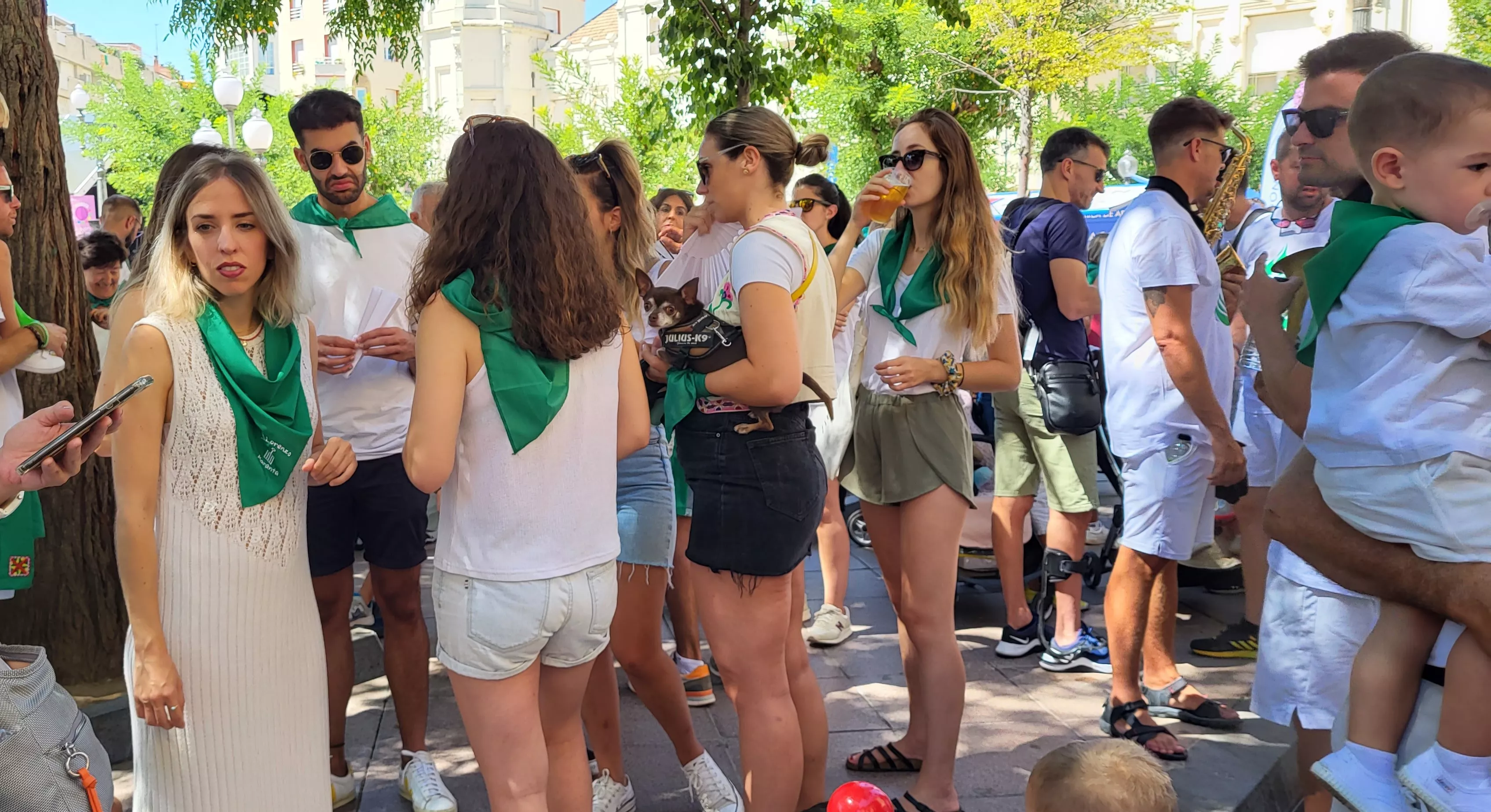 Encuentro de charangas de peñas en la plaza de Navarra. Foto: Mercedes Manterola