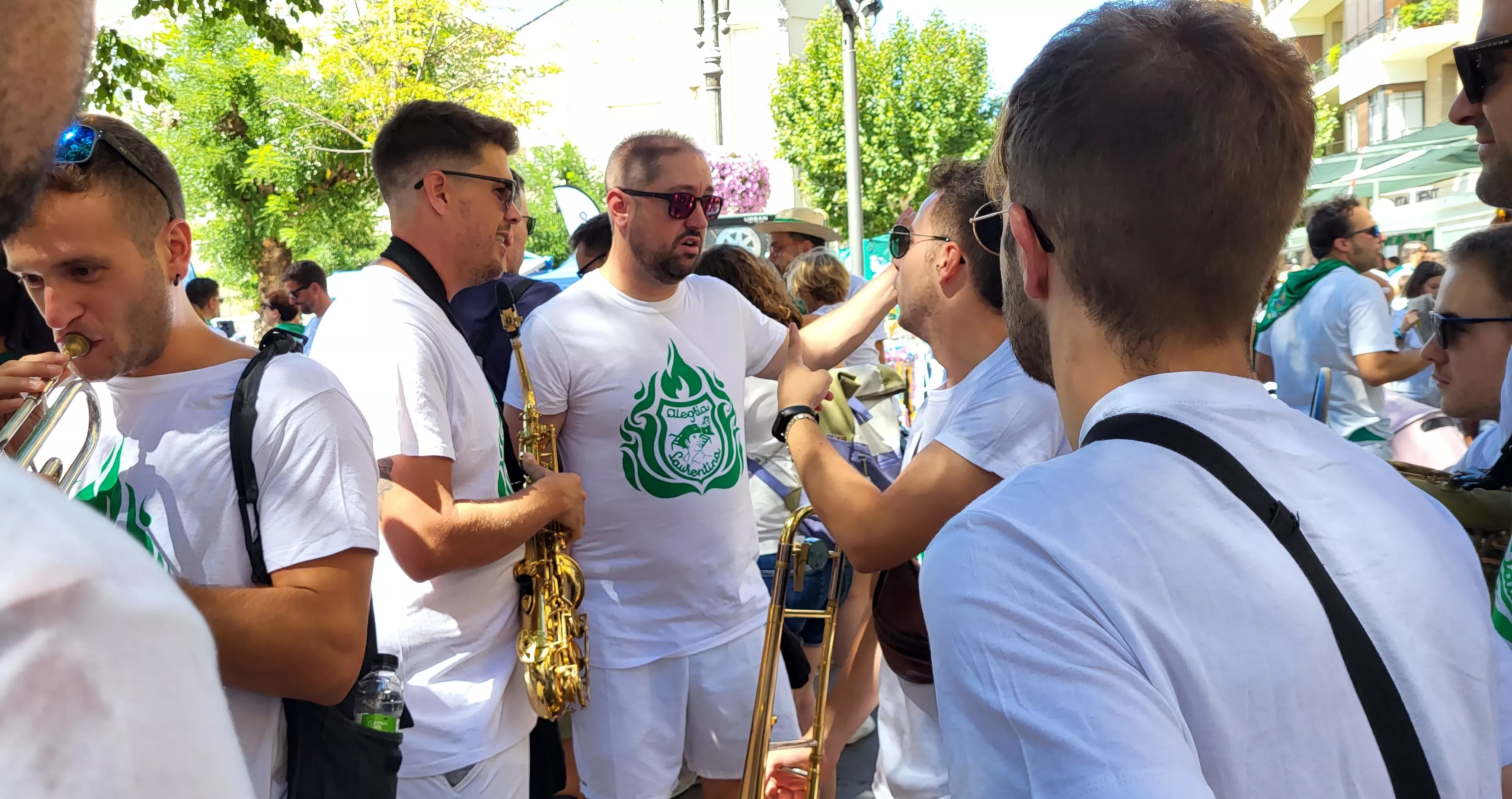 Encuentro de charangas de peñas en la plaza de Navarra. Foto: Mercedes Manterola