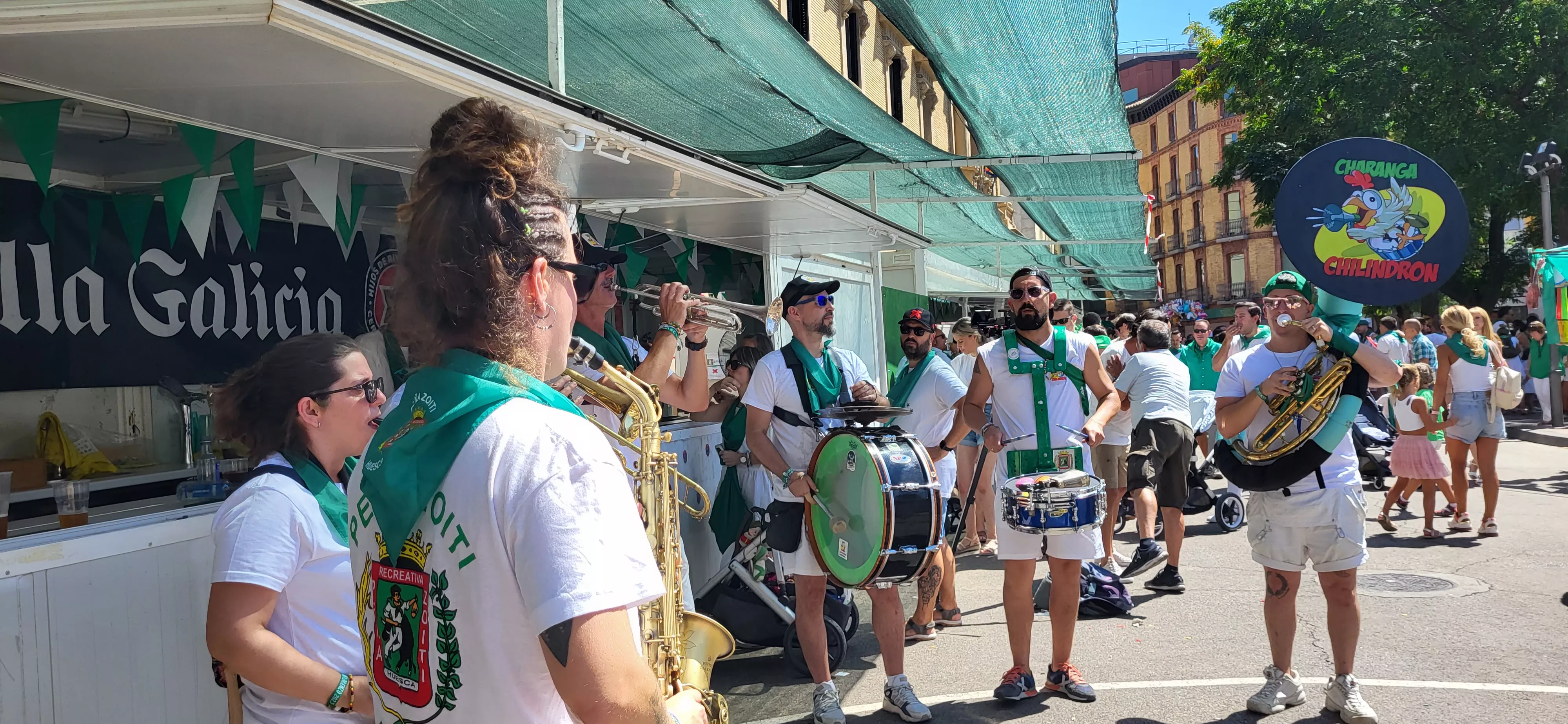 Encuentro de charangas de peñas en la plaza de Navarra. Foto: Mercedes Manterola