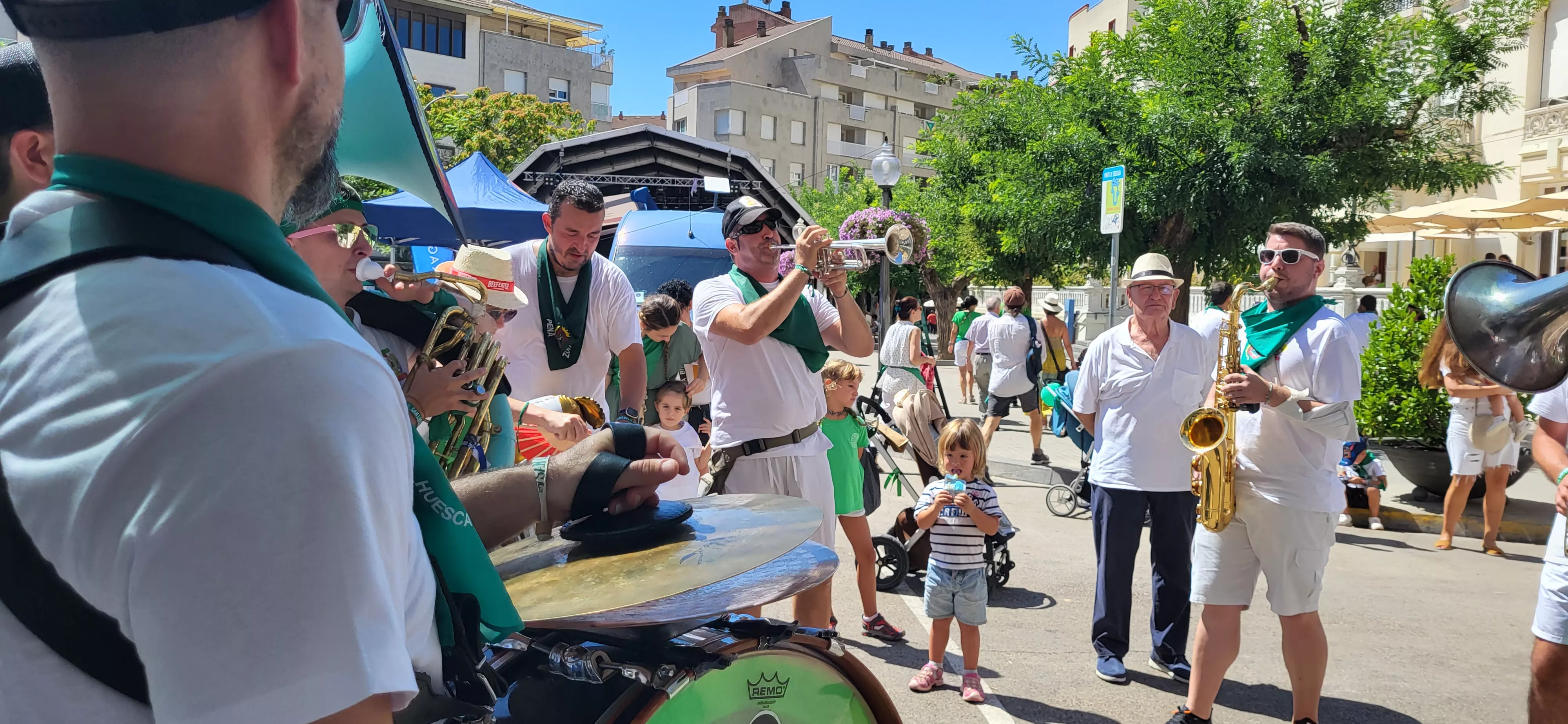 Encuentro de charangas de peñas en la plaza de Navarra. Foto: Mercedes Manterola