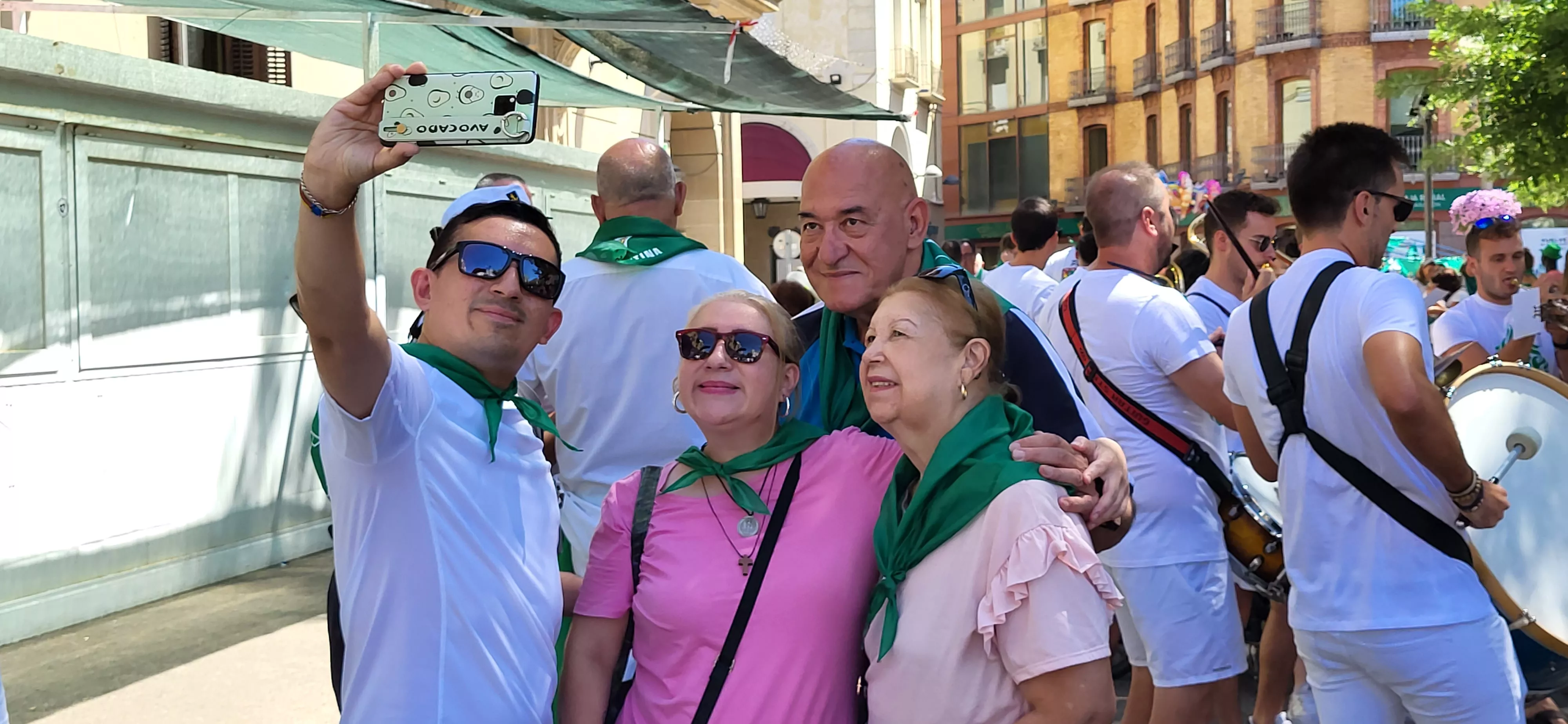 Encuentro de charangas de peñas en la plaza de Navarra. Foto: Mercedes Manterola