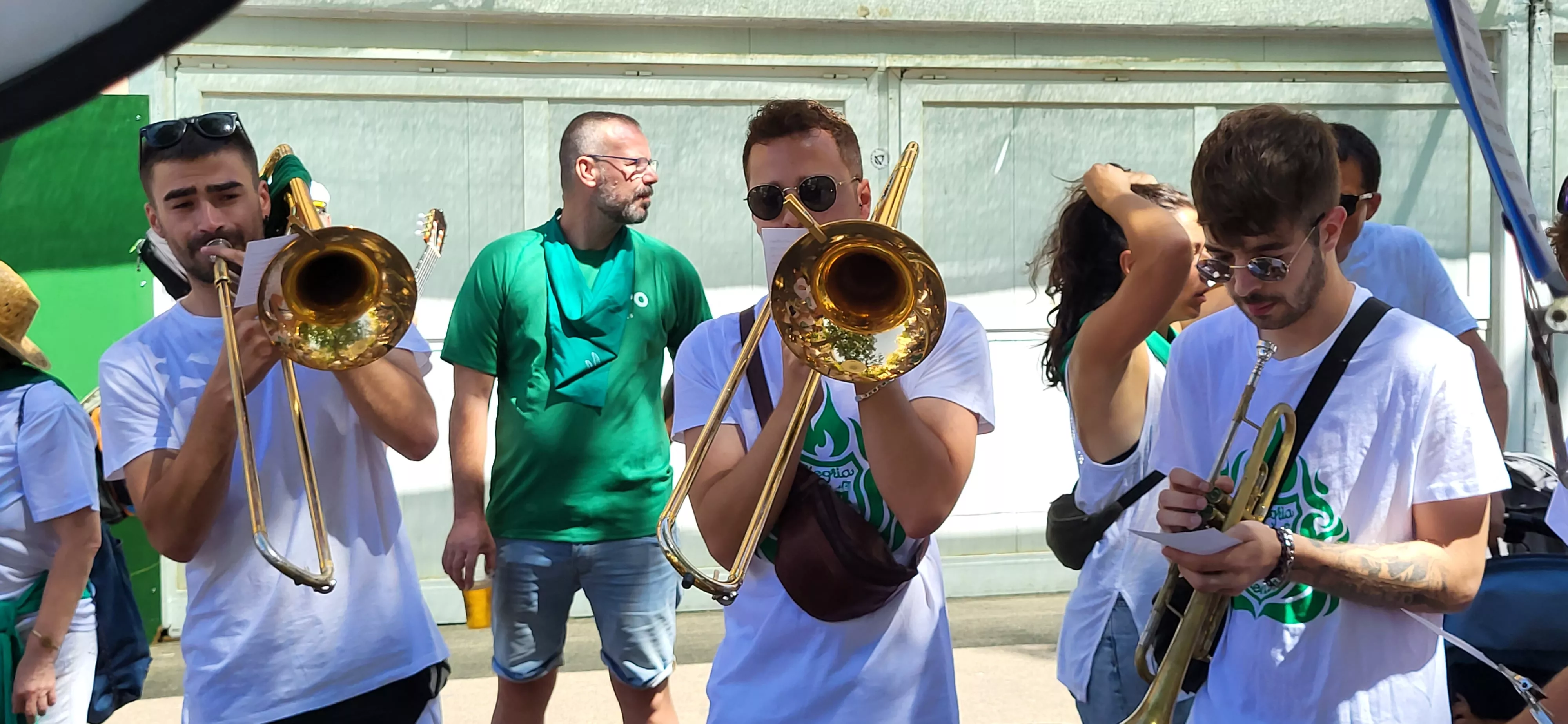 Encuentro de charangas de peñas en la plaza de Navarra. Foto: Mercedes Manterola