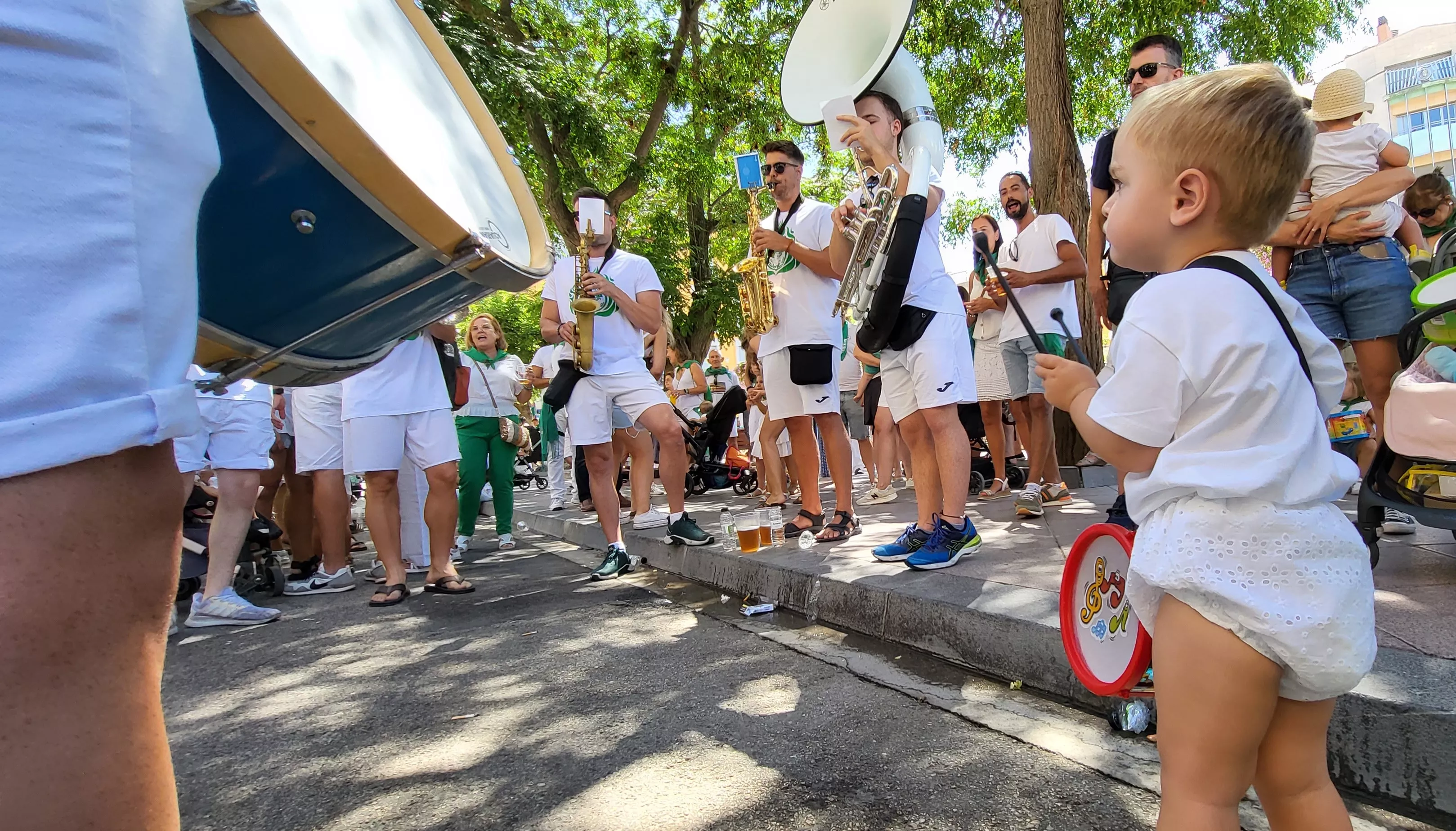 Encuentro de charangas de peñas en la plaza de Navarra. Foto: Mercedes Manterola