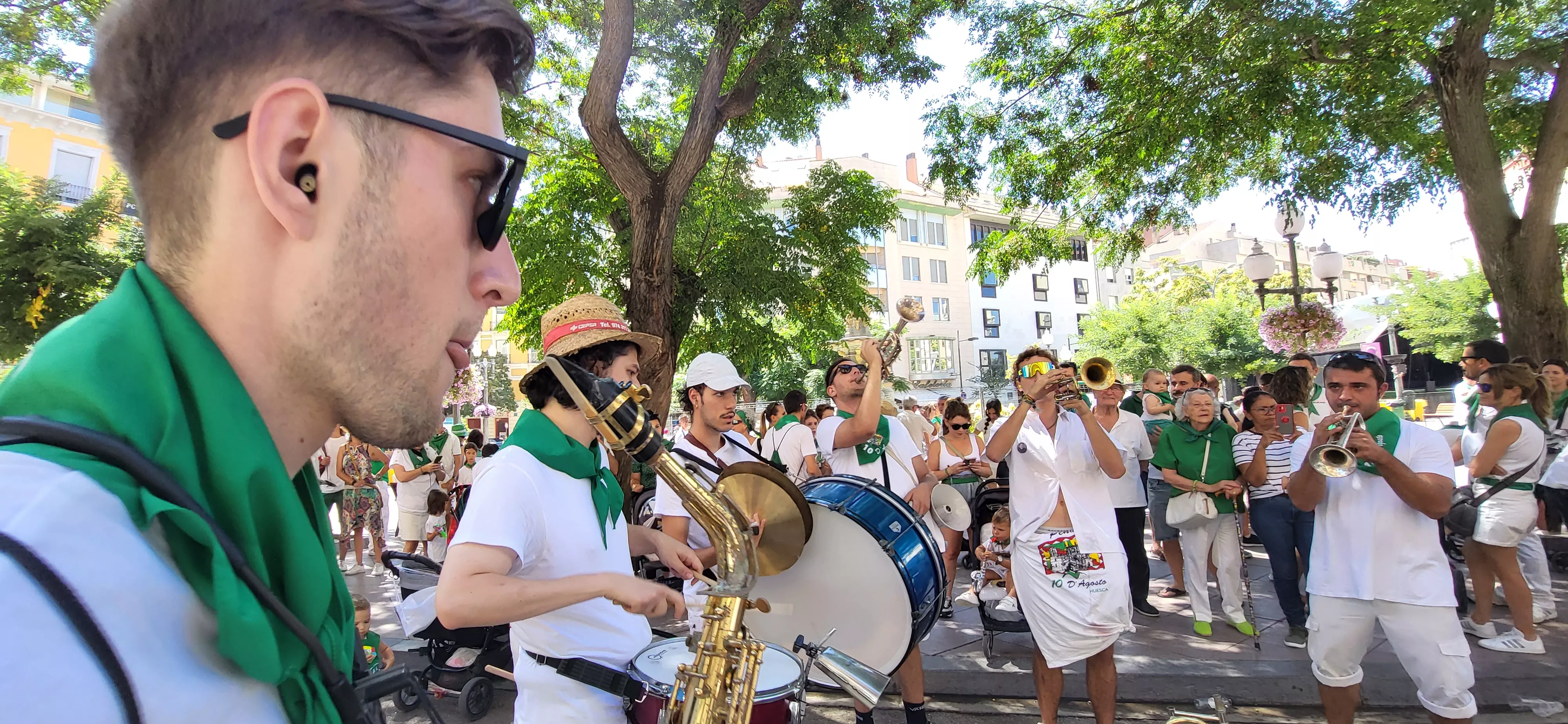 Encuentro de charangas de peñas en la plaza de Navarra. Foto: Mercedes Manterola