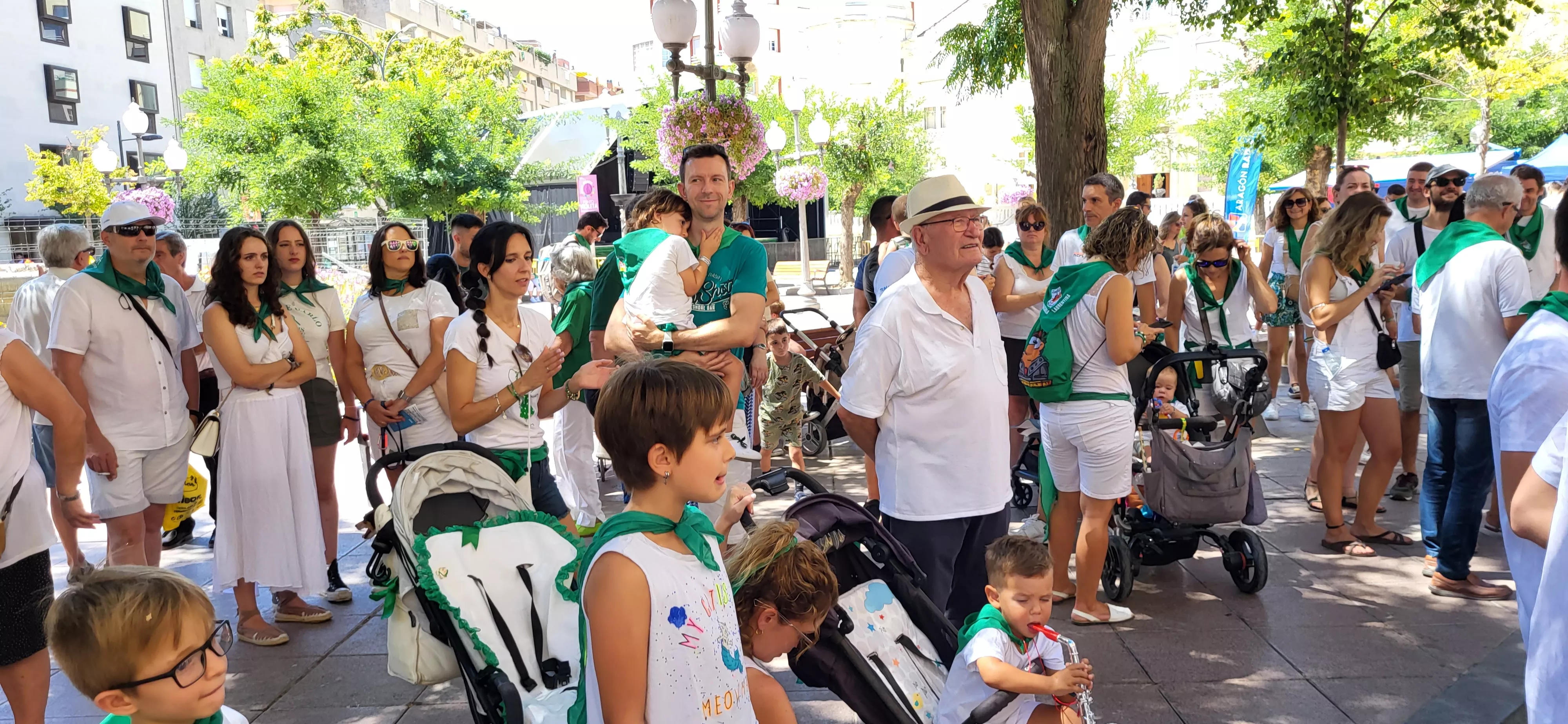 Encuentro de charangas de peñas en la plaza de Navarra. Foto: Mercedes Manterola