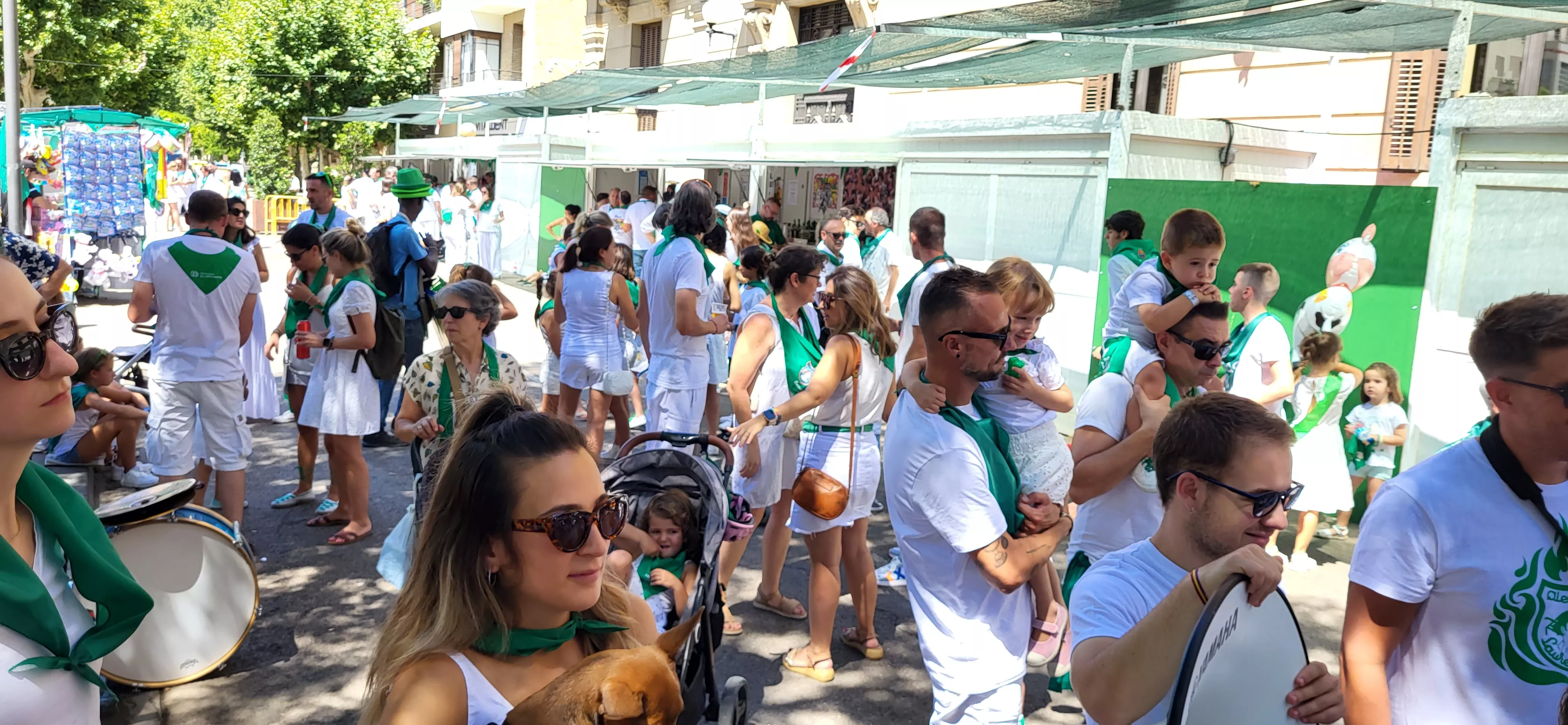 Encuentro de charangas de peñas en la plaza de Navarra. Foto: Mercedes Manterola