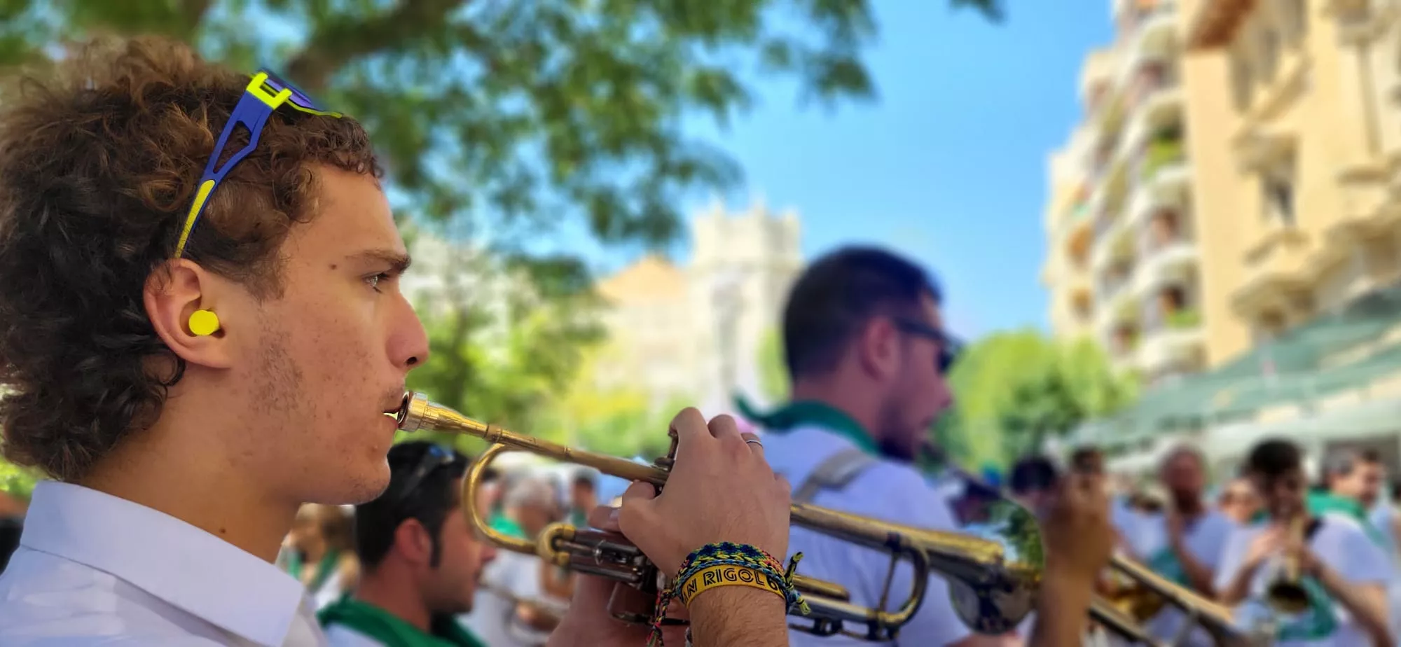Encuentro de charangas de peñas en la plaza de Navarra. Foto: Mercedes Manterola