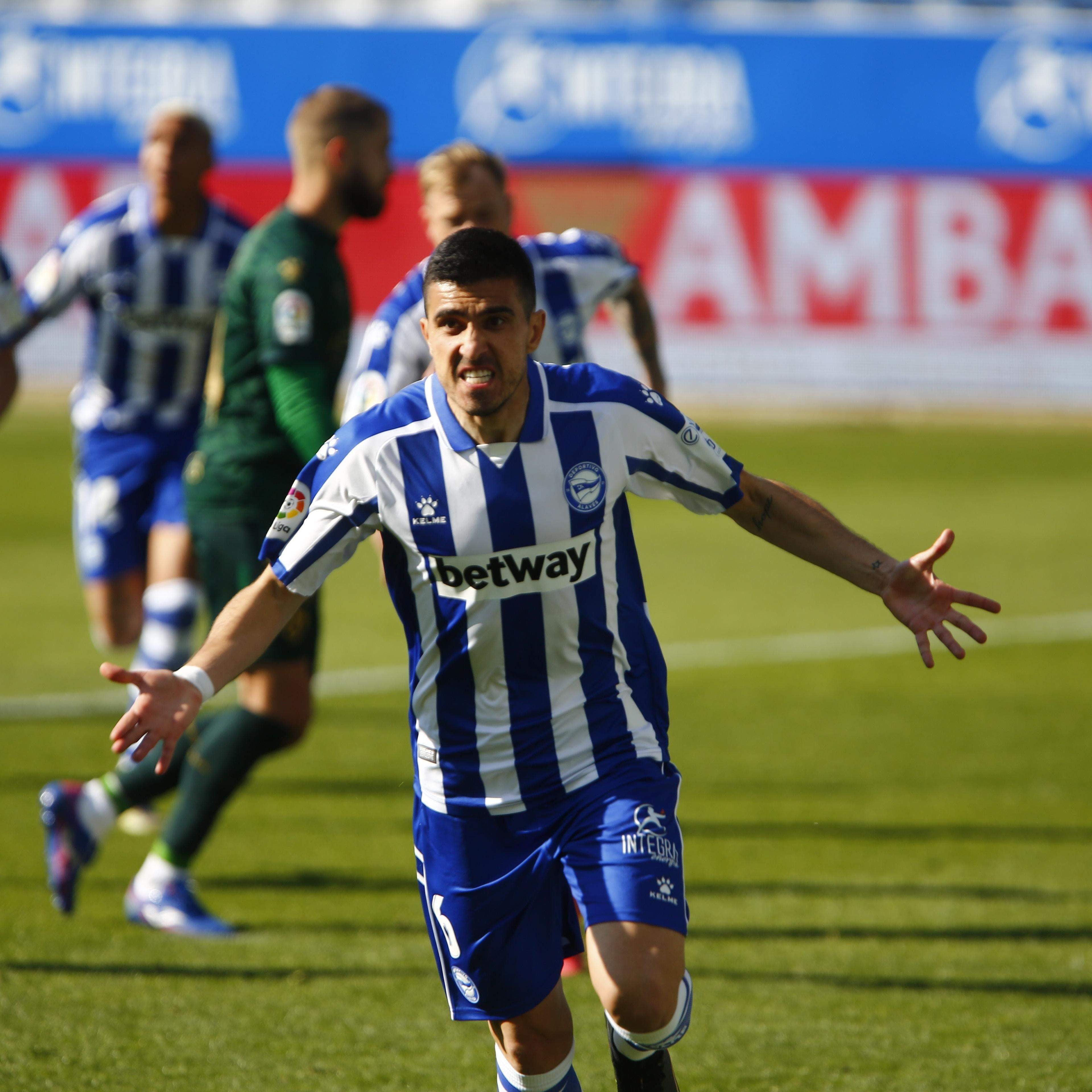 Un gol de Battaglia en el 85' dio la victoria al Alavés en el último enfrentamiento ante el Huesca en Mendizorroza.