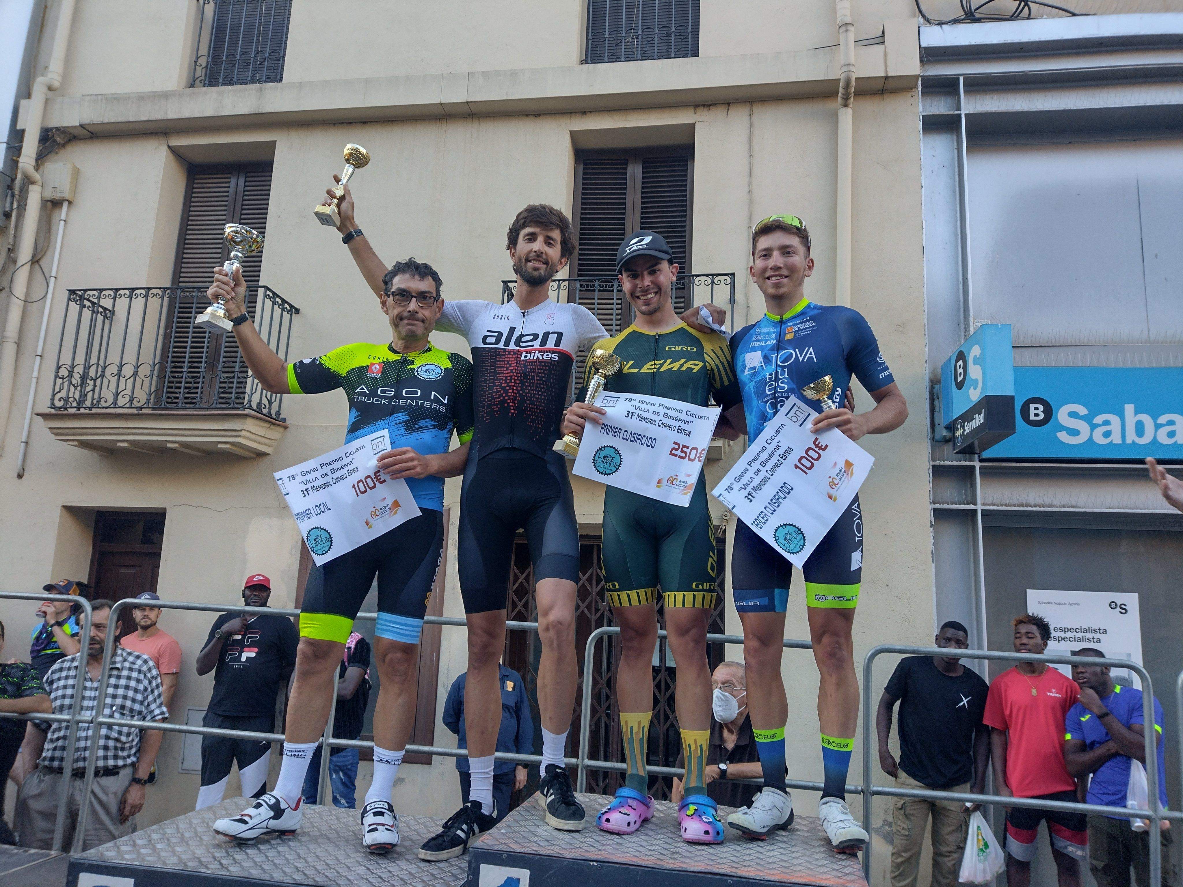 Podio con los ganadores en Binéfar. Foto: Carlos Marco