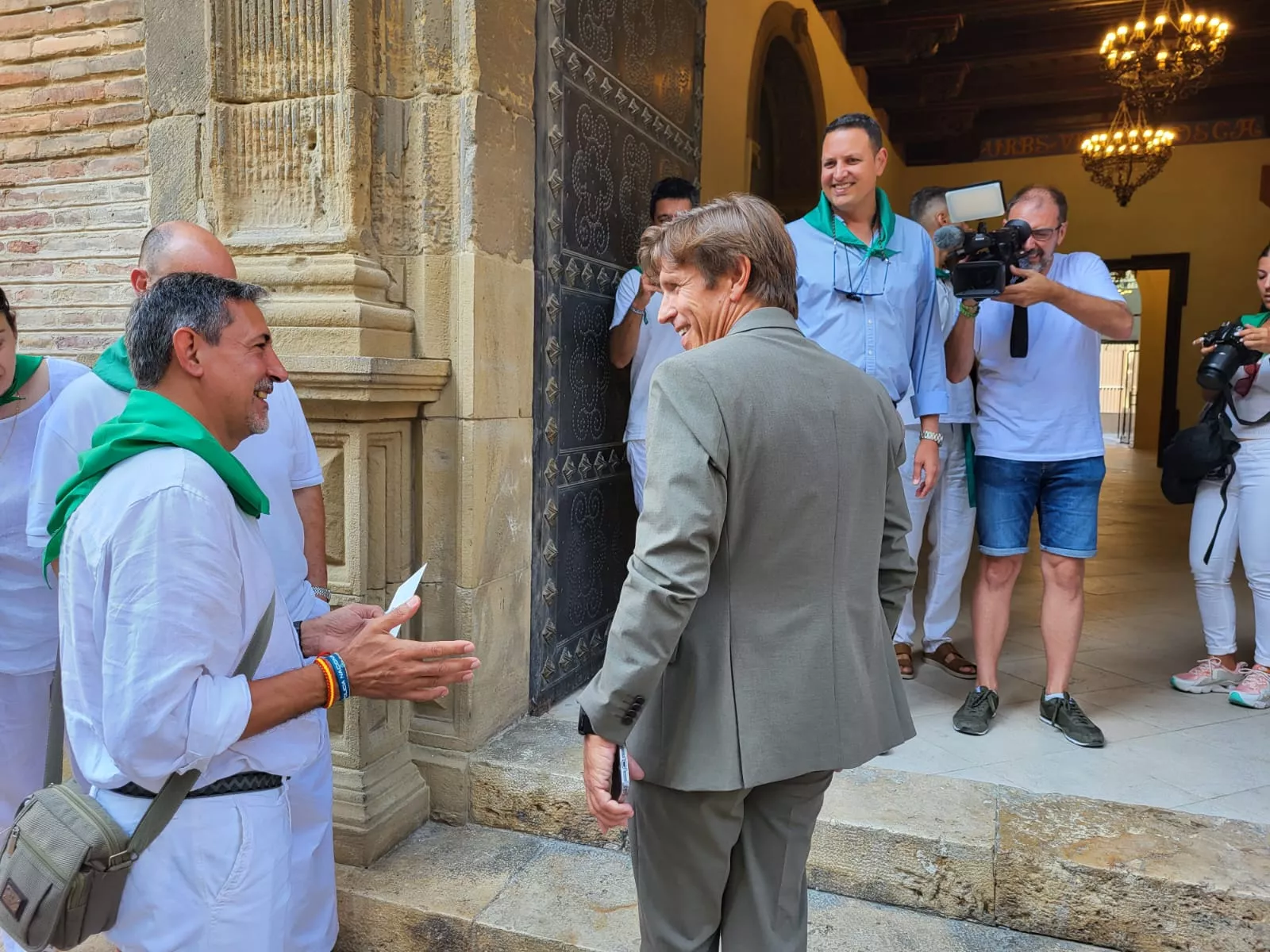 Recepción a El Cordobés en el Ayuntamiento de Huesca. Foto: A. Mora