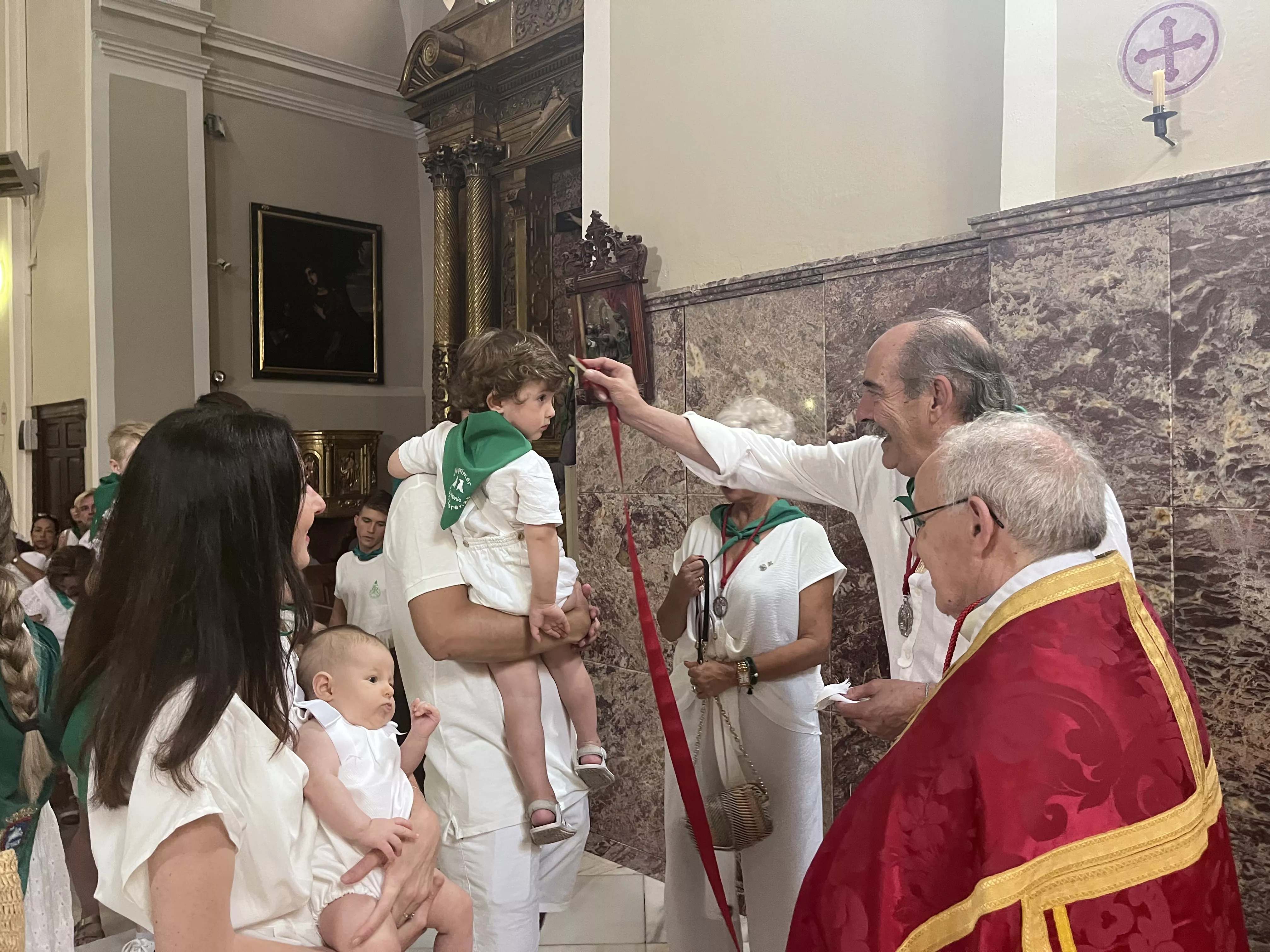 Presentación de niños y niñas a San Lorenzo. Foto: Mercedes Manterola