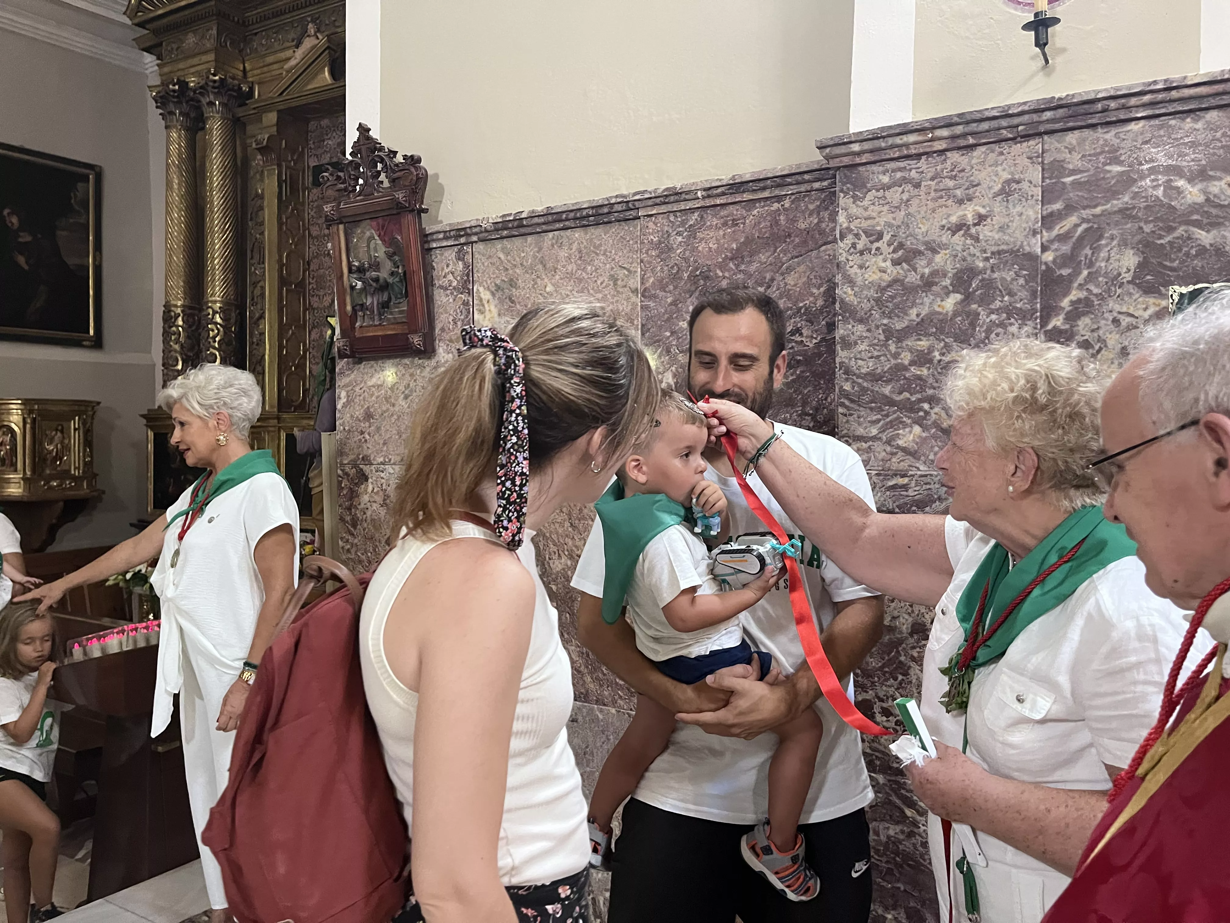 Presentación de niños y niñas a San Lorenzo. Foto: Mercedes Manterola
