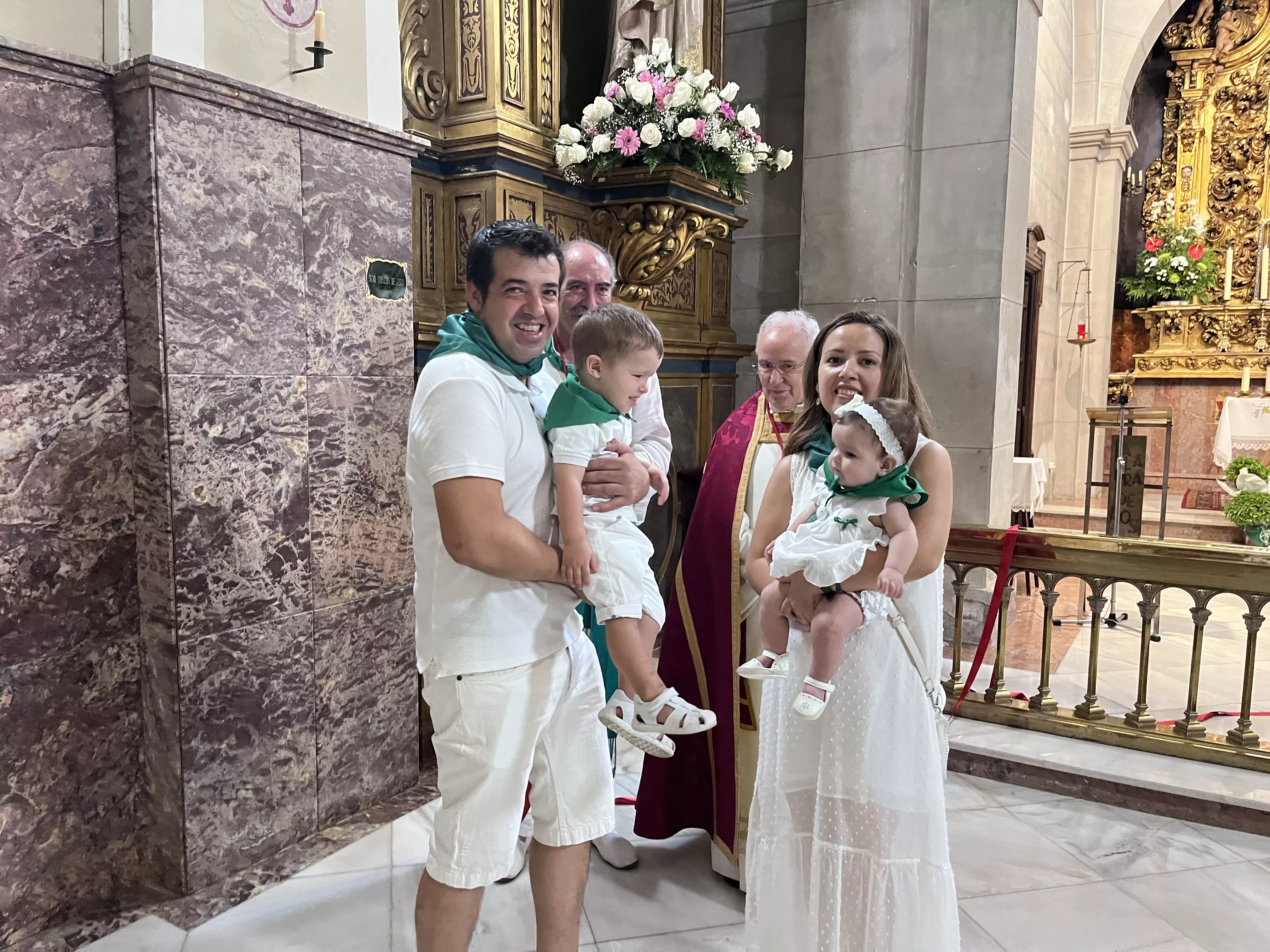 Presentación de niños y niñas a San Lorenzo. Foto: Mercedes Manterola