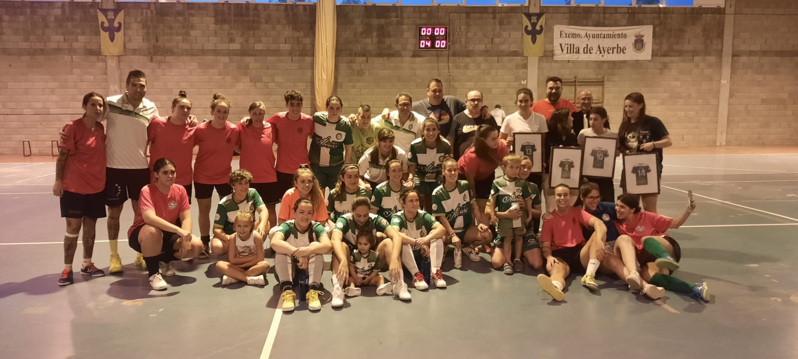 Foto de familia en Ayerbe. 