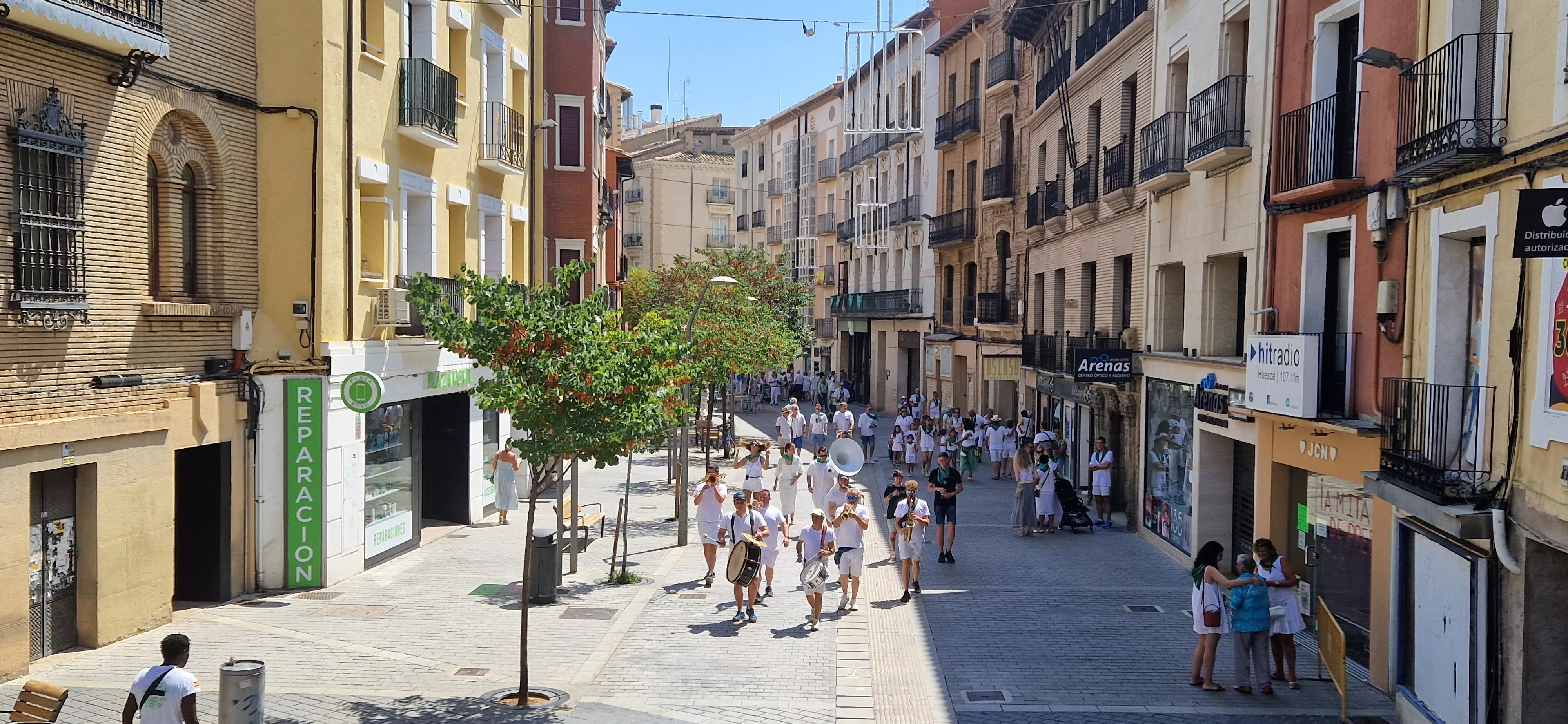 Las charangas, animando la jornada. Foto Myriam Martínez