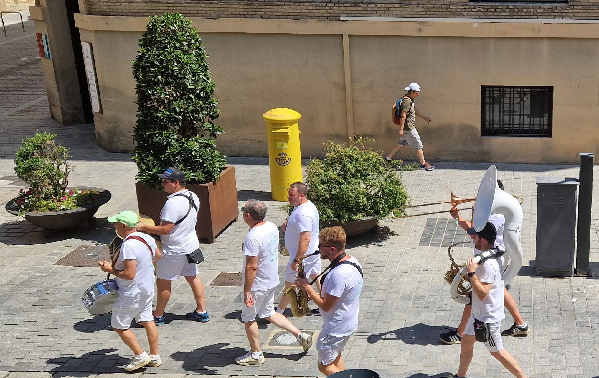 Las charangas, animando la jornada. Foto Myriam Martínez
