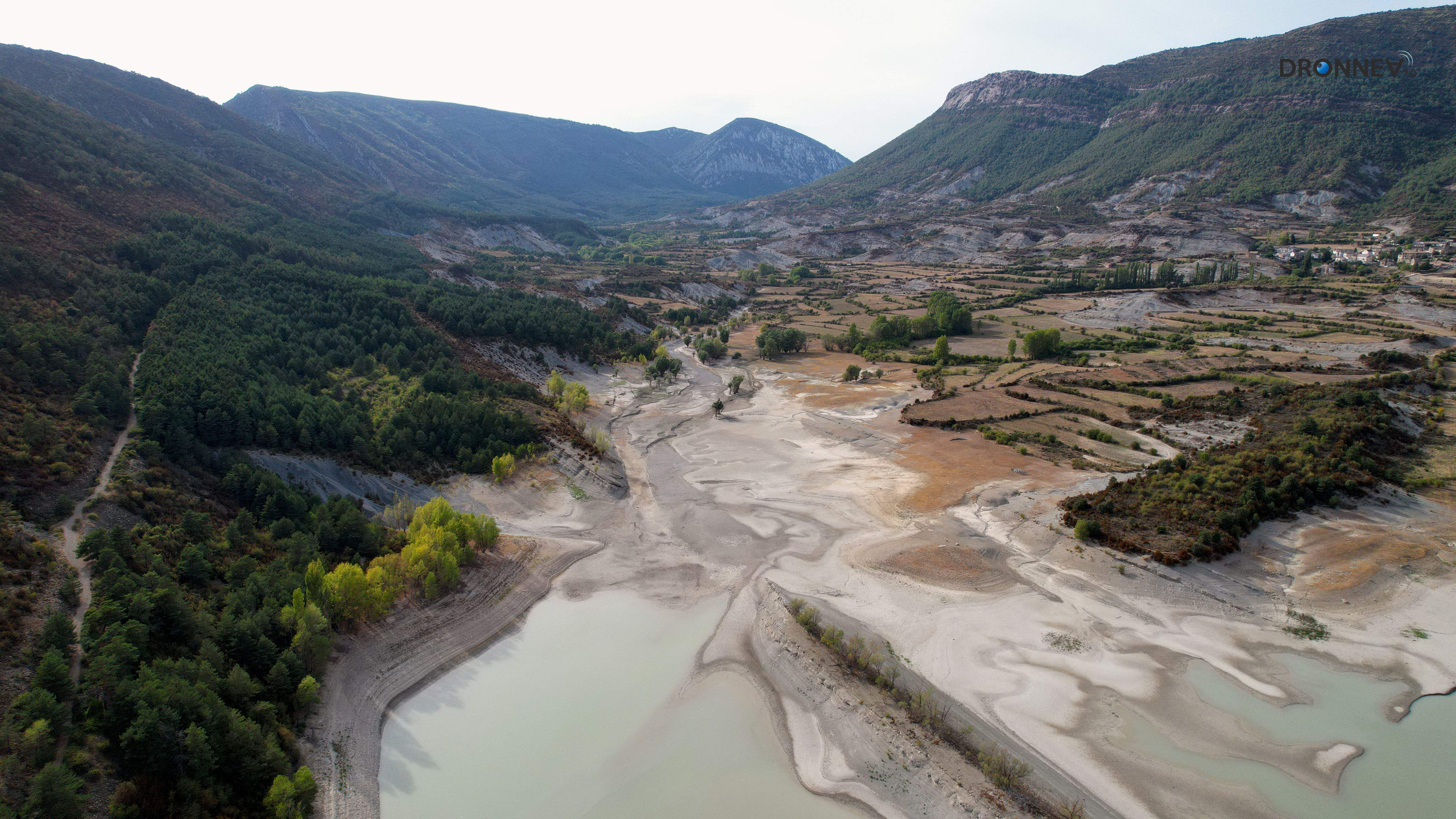 La tierra tiene sed y Arguis se la ha aliviado. Tres siglos en la misma dinámica. Cada vez más acentuada.