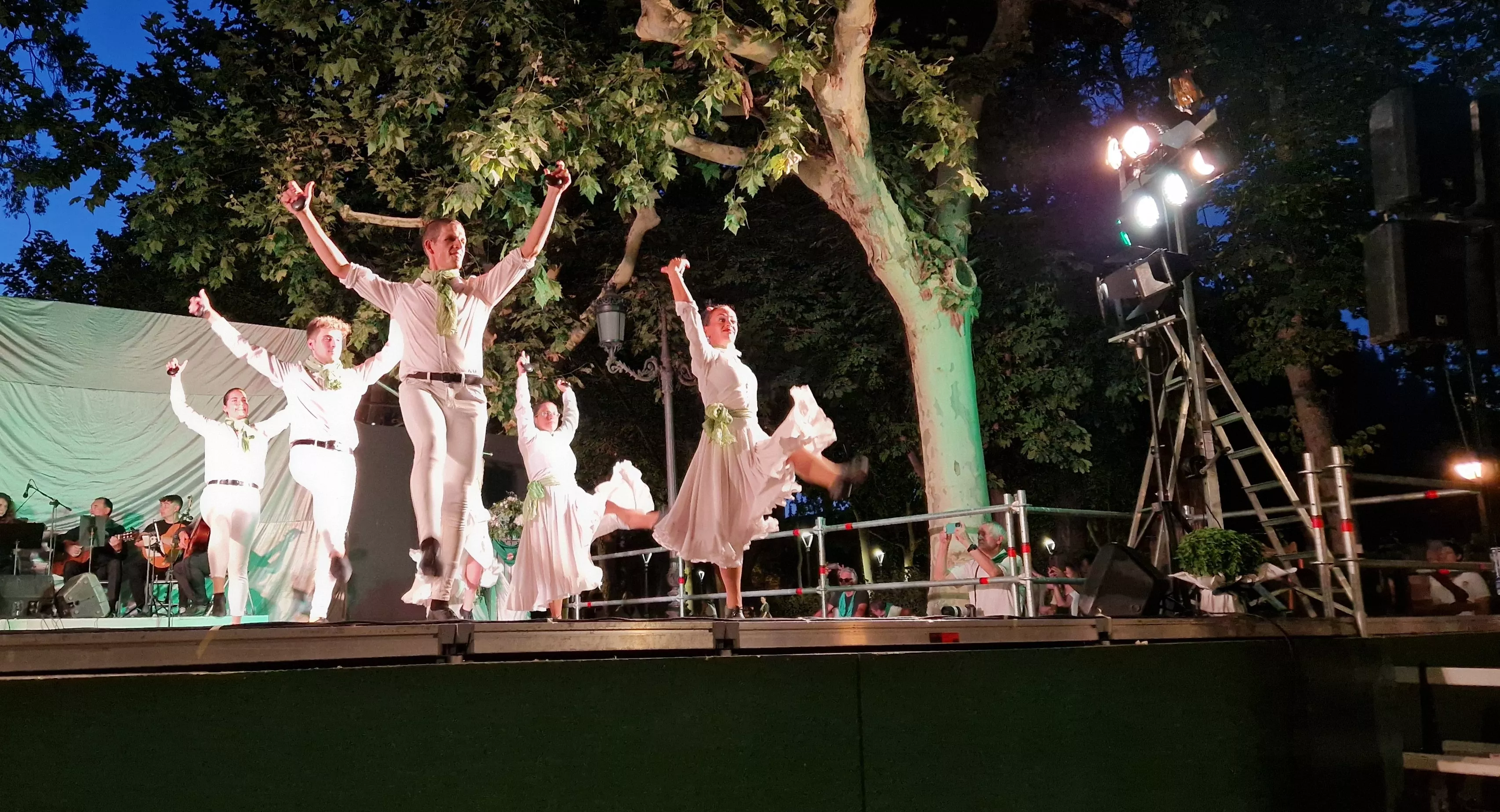 Actuación del grupo San Lorenzo. Foto Myriam Martínez