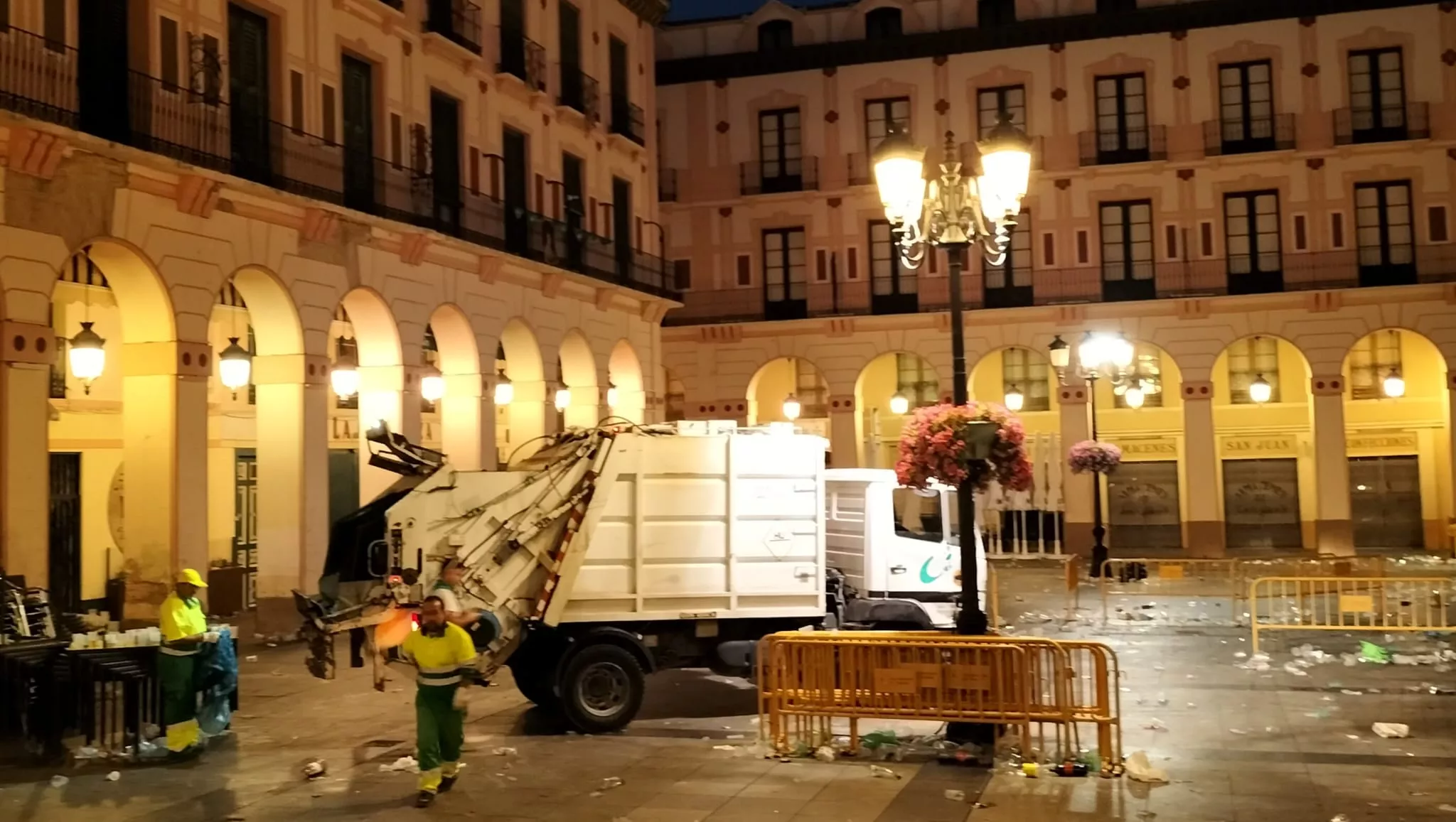Tareas de limpieza. Foto María José Sampietro