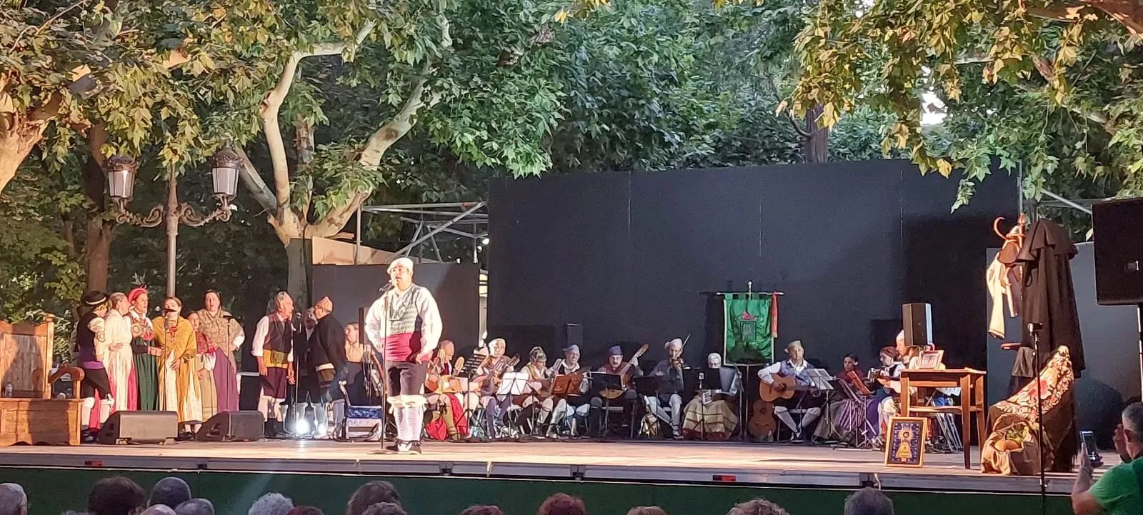 Actuación de la Agrupación Folklórica Santa Cecilia. 