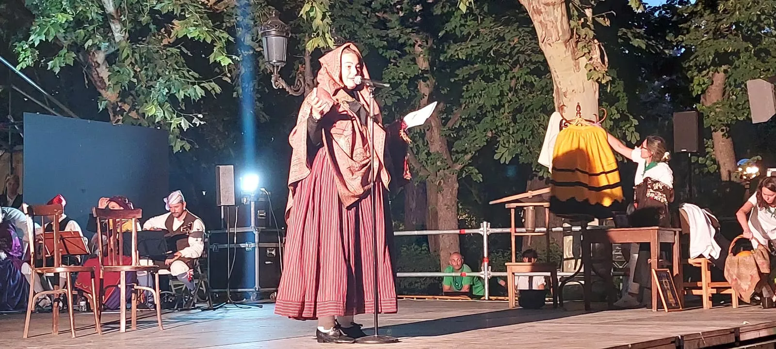 Actuación de la Agrupación Folklórica Santa Cecilia.