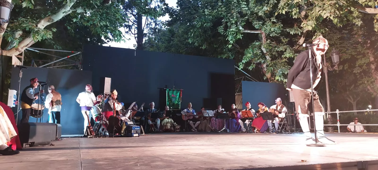 Actuación de la Agrupación Folklórica Santa Cecilia. 