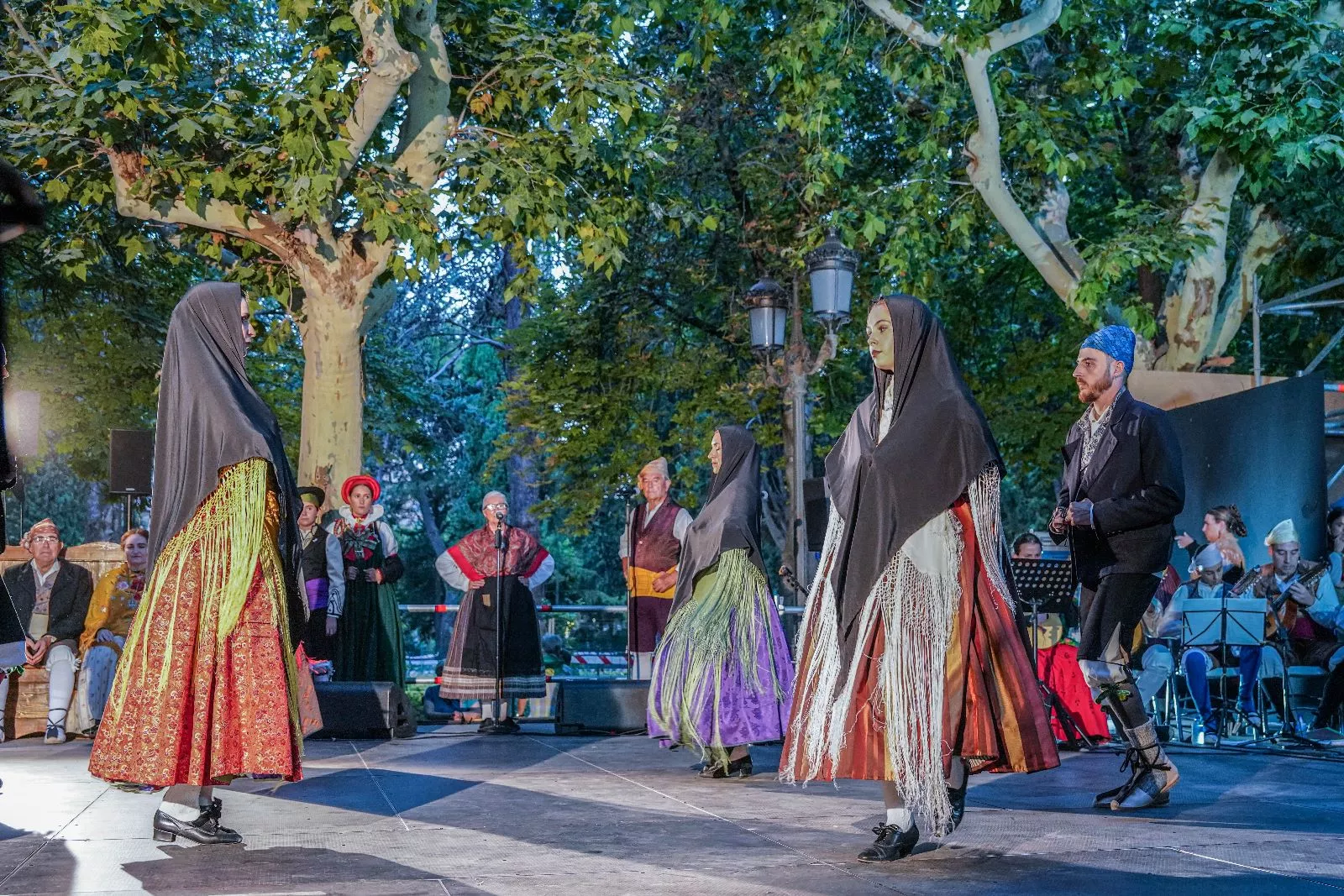 Actuación de la Agrupación Folklórica Santa Cecilia. Foto José Antonio Terrón