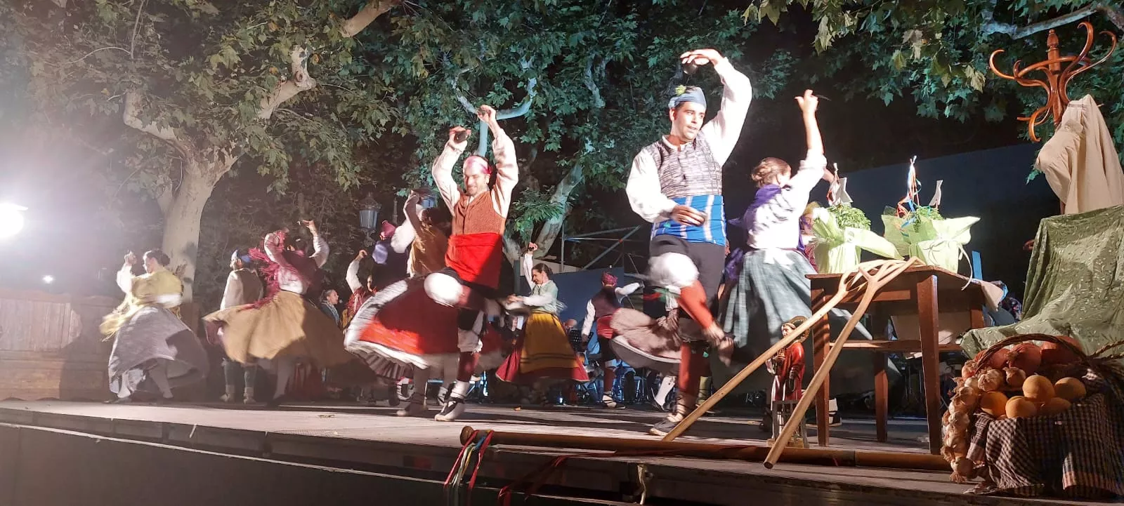 Actuación de la Agrupación Folklórica Santa Cecilia. 