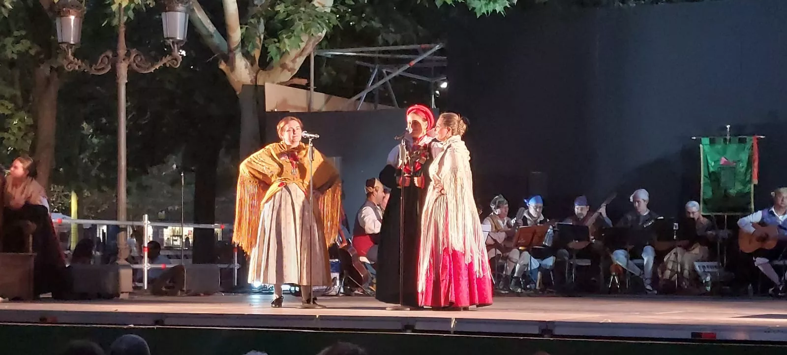 Actuación de la Agrupación Folklórica Santa Cecilia. 