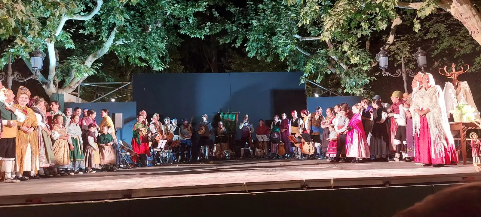 Actuación de la Agrupación Folklórica Santa Cecilia. 