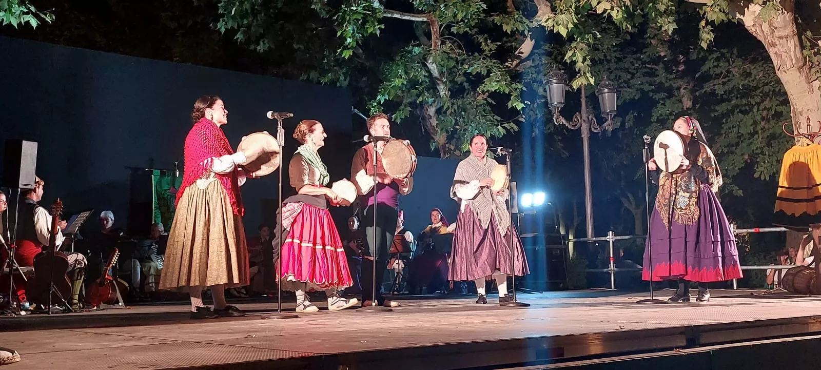 Actuación de la Agrupación Folklórica Santa Cecilia. 