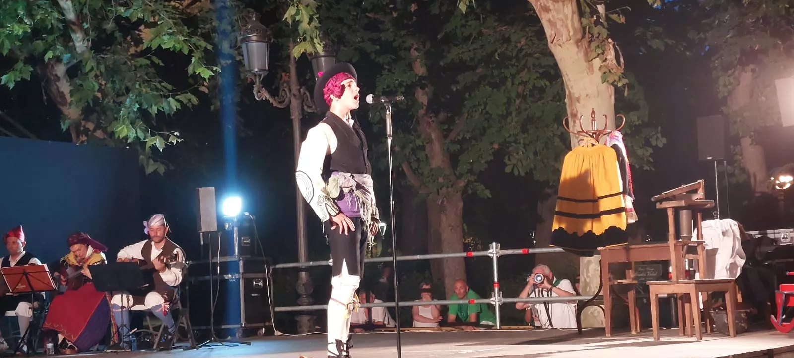 Actuación de la Agrupación Folklórica Santa Cecilia. 