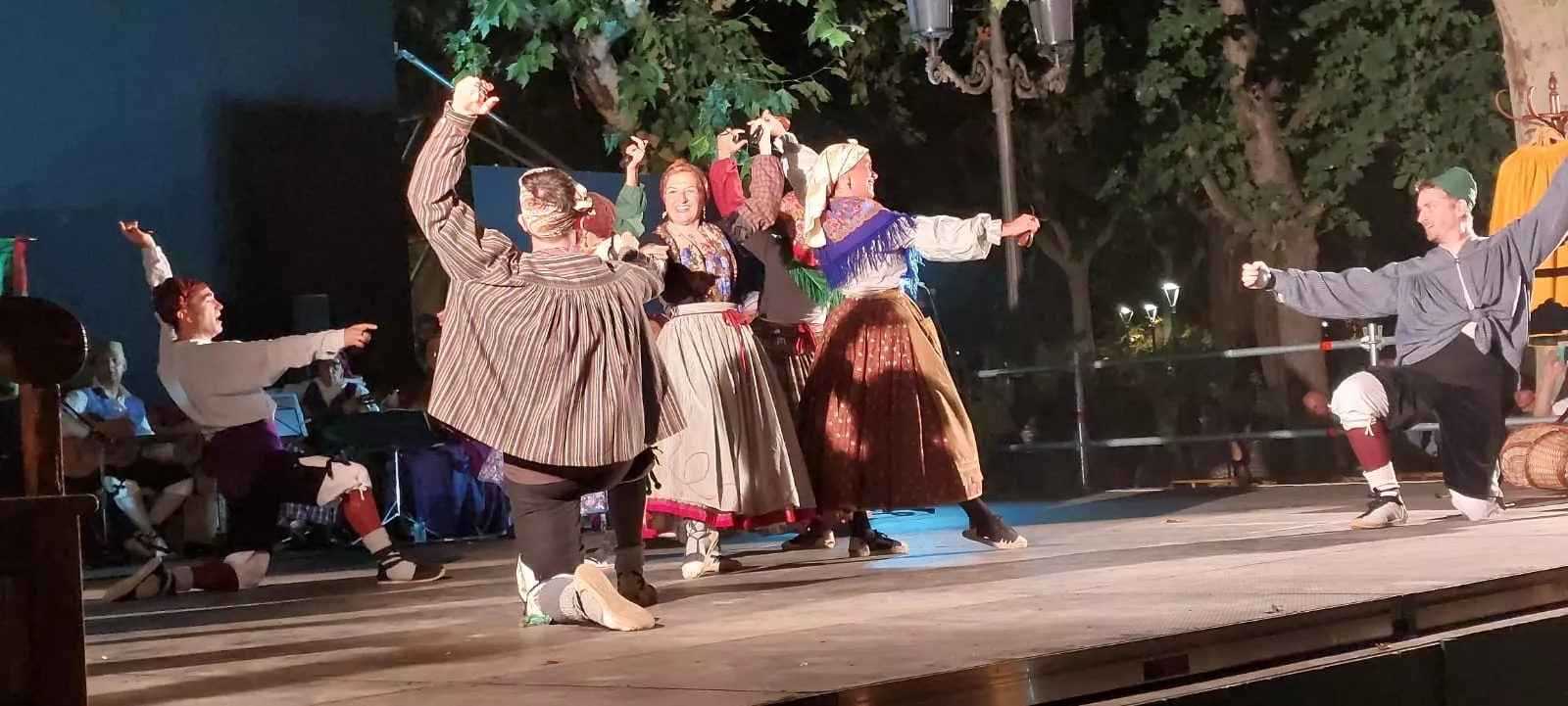 Actuación de la Agrupación Folklórica Santa Cecilia. 