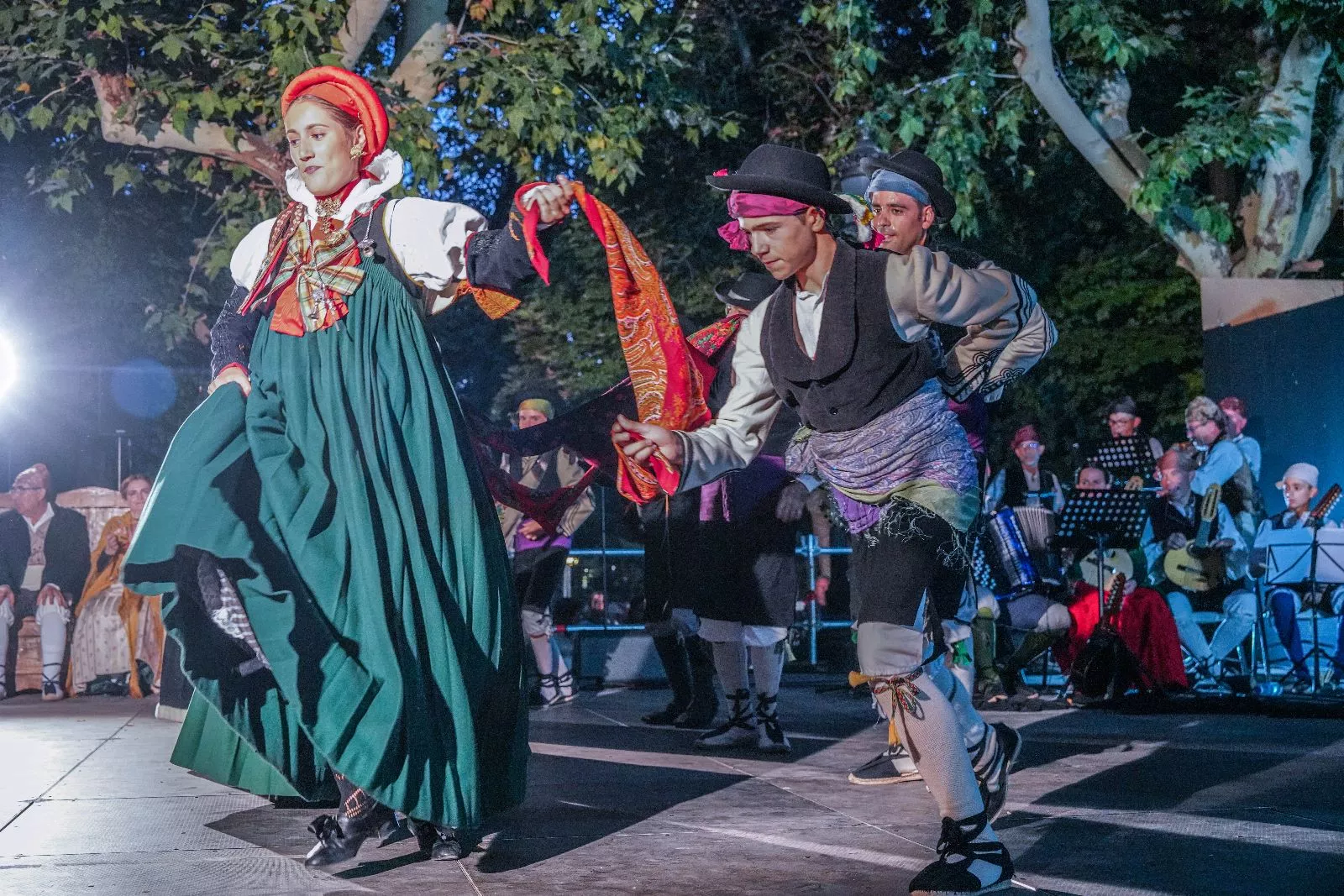 Actuación de la Agrupación Folklórica Santa Cecilia. Foto José Antonio Terrón
