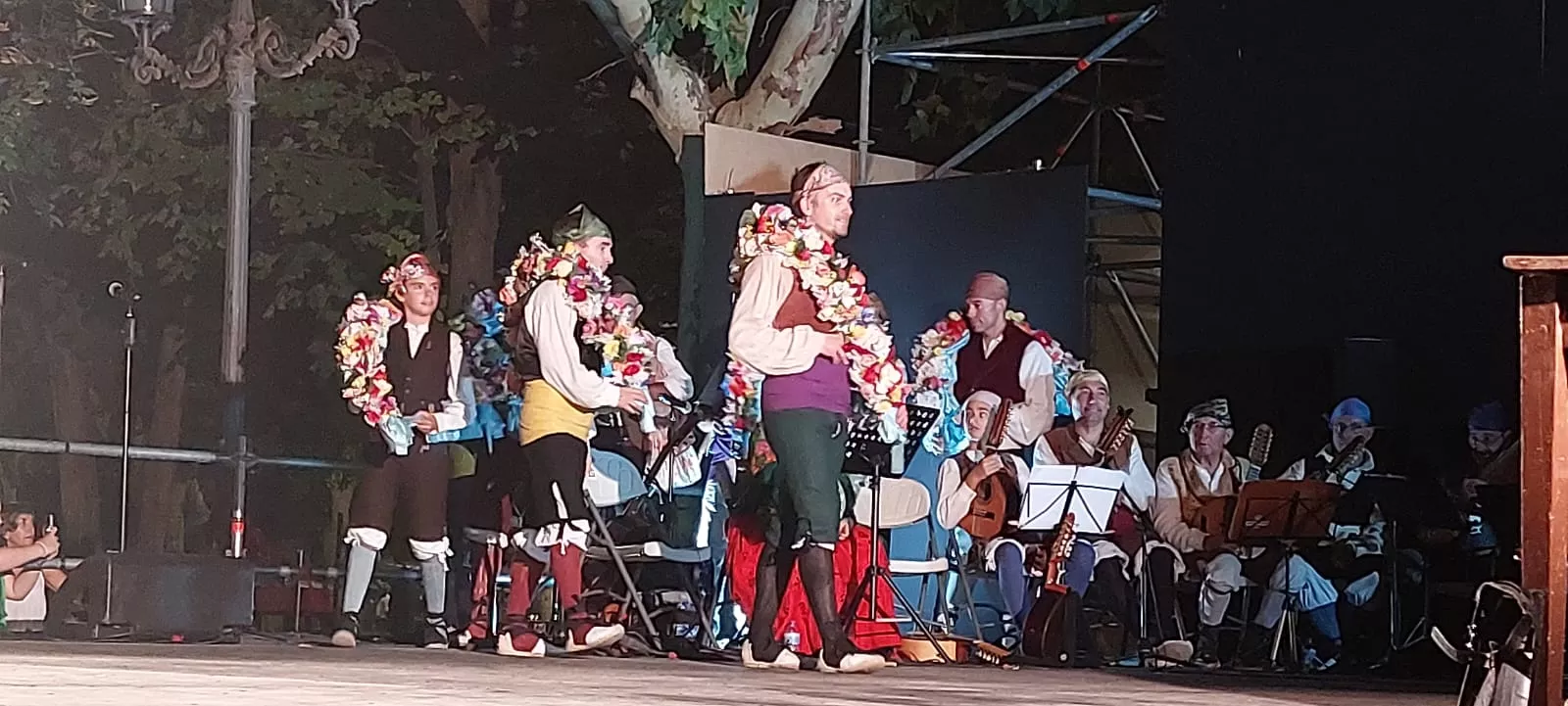 Actuación de la Agrupación Folklórica Santa Cecilia.