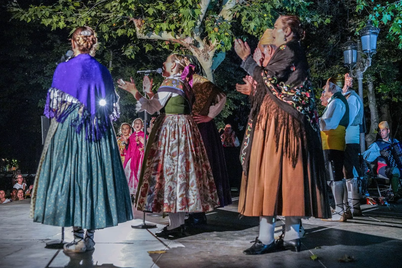 Actuación de la Agrupación Folklórica Santa Cecilia. Foto José Antonio Terrón