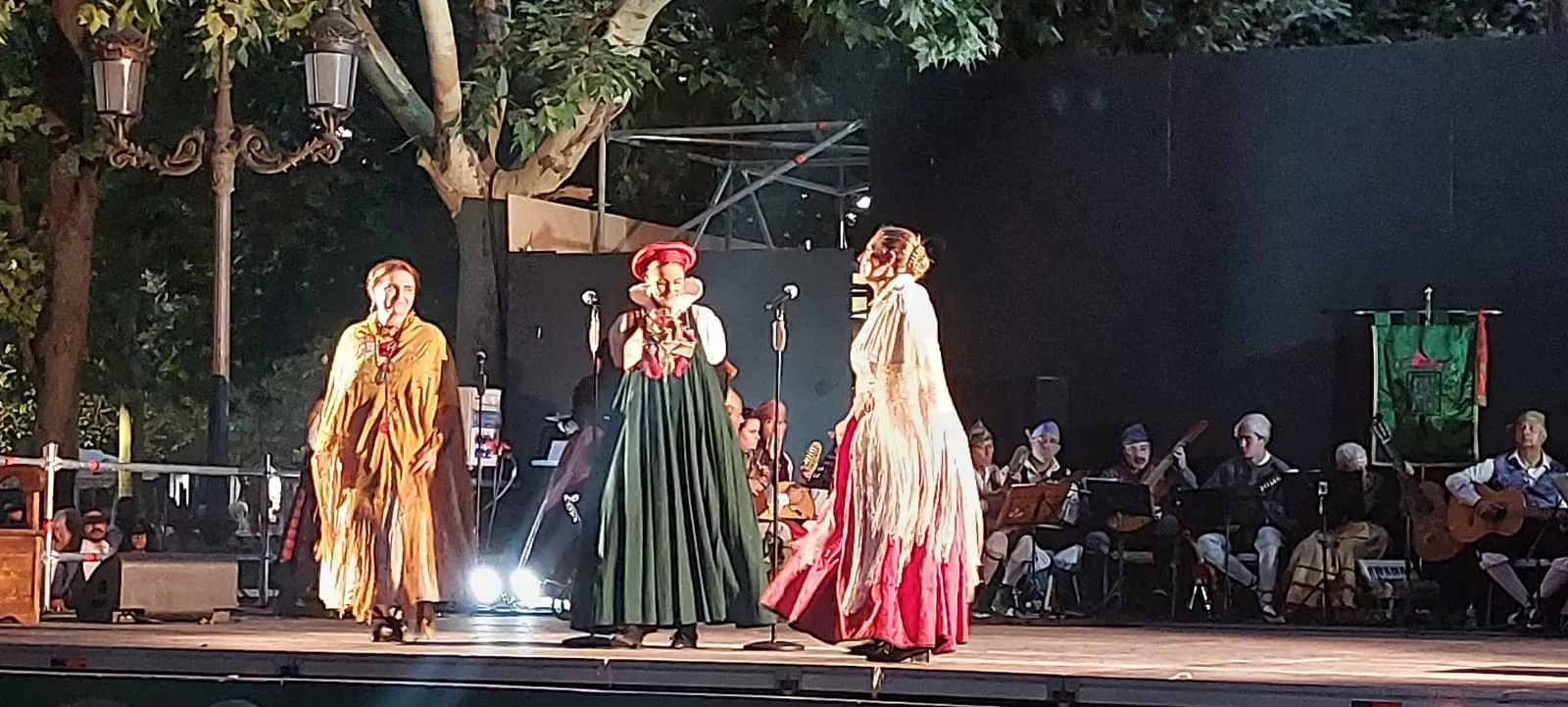 Actuación de la Agrupación Folklórica Santa Cecilia. Foto José Antonio Terrón