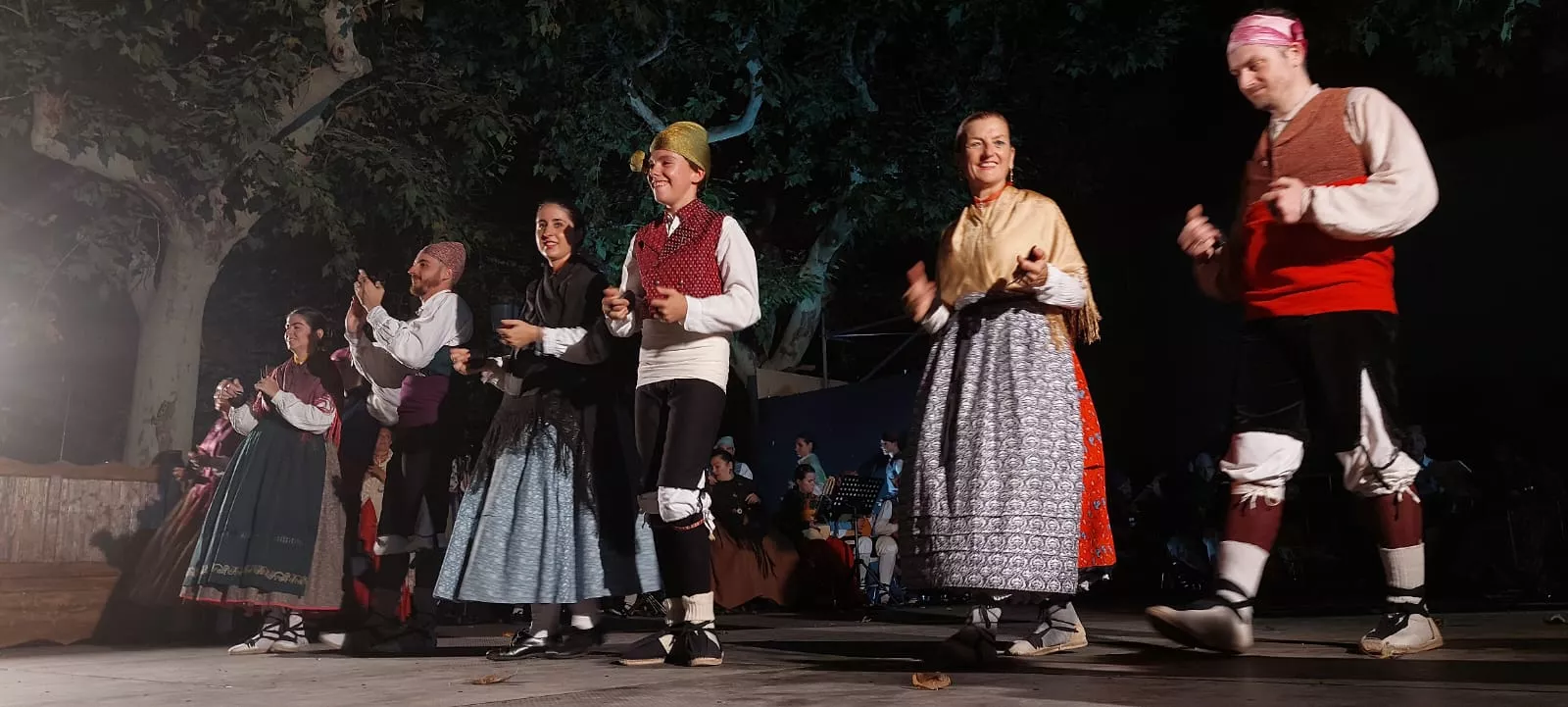 Actuación de la Agrupación Folklórica Santa Cecilia. Foto José Antonio Terrón
