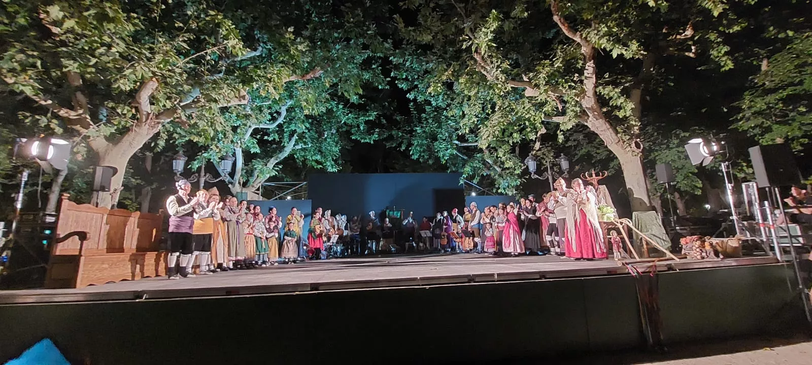 Actuación de la Agrupación Folklórica Santa Cecilia.