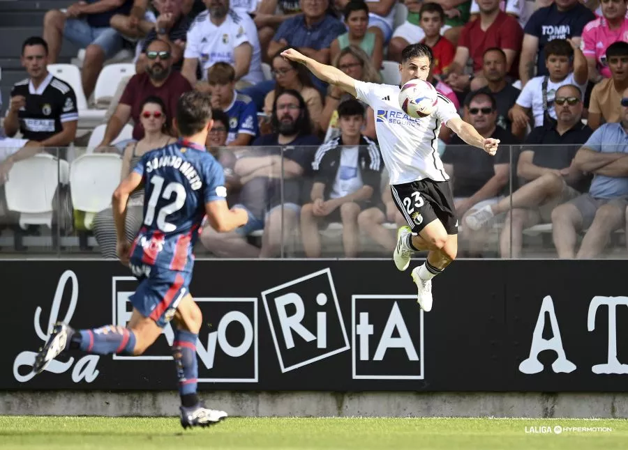 Juanjo Nieto, en el partido de primera vuelta contra el Racing de Santander