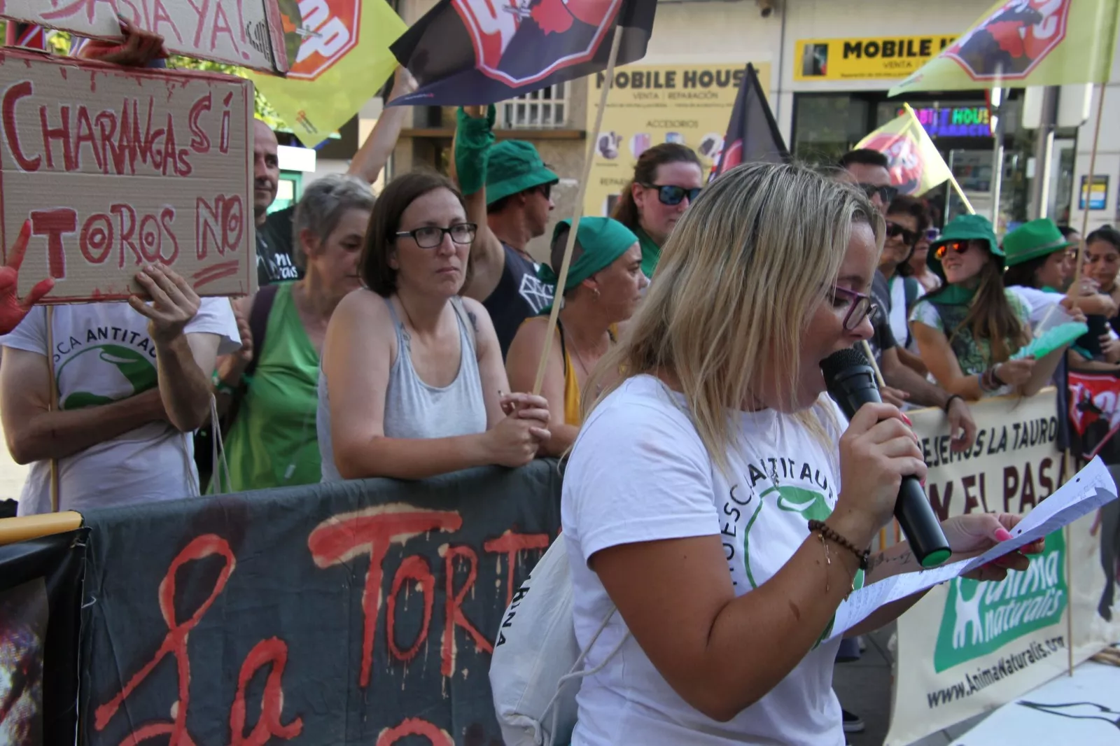 Manifestación antitaurina el día 12. Foto Carlos Neofato  