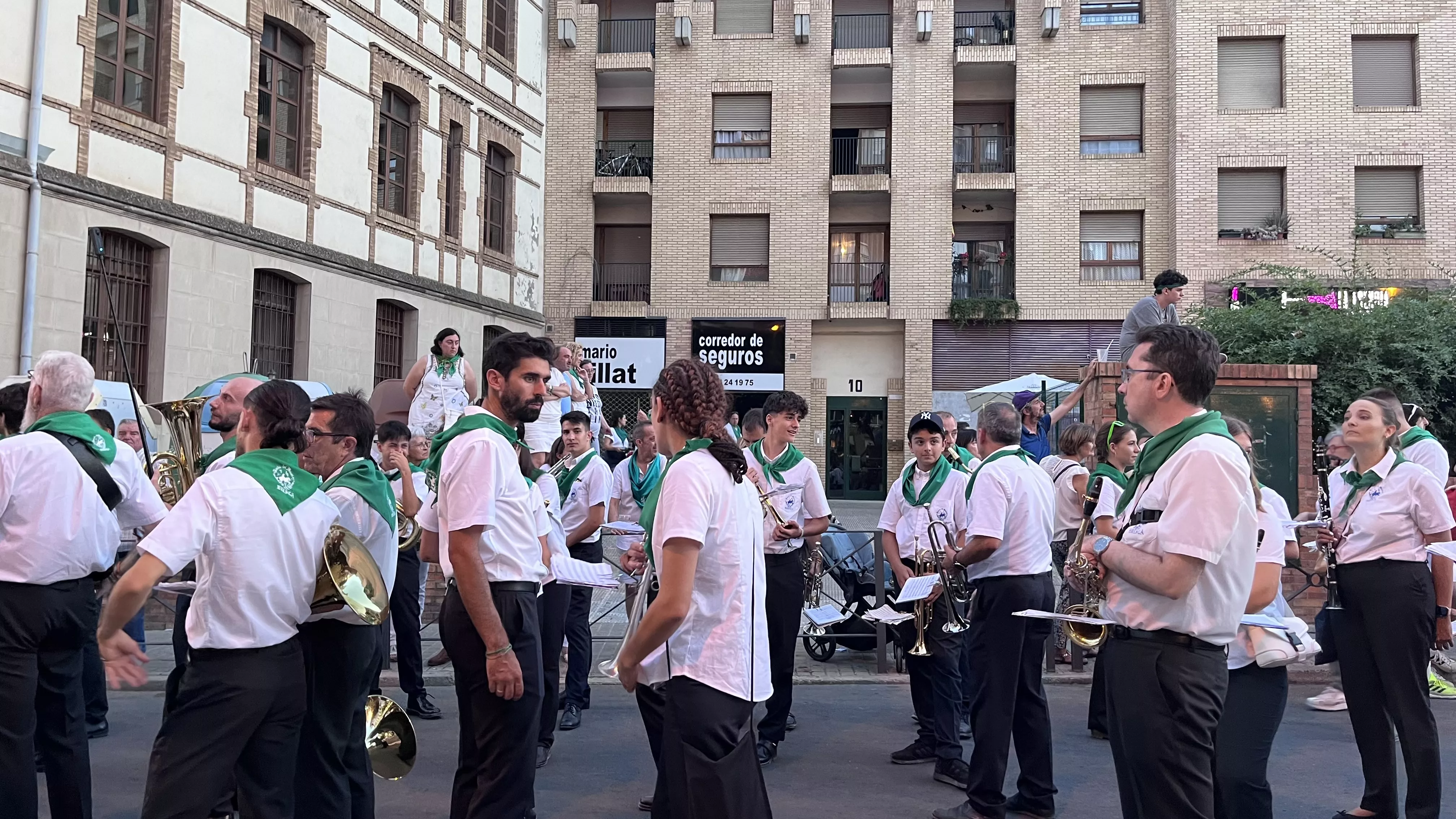 Salida de la plaza de toros en las fiestas de San Lorenzo. Foto: Mercedes Manterola