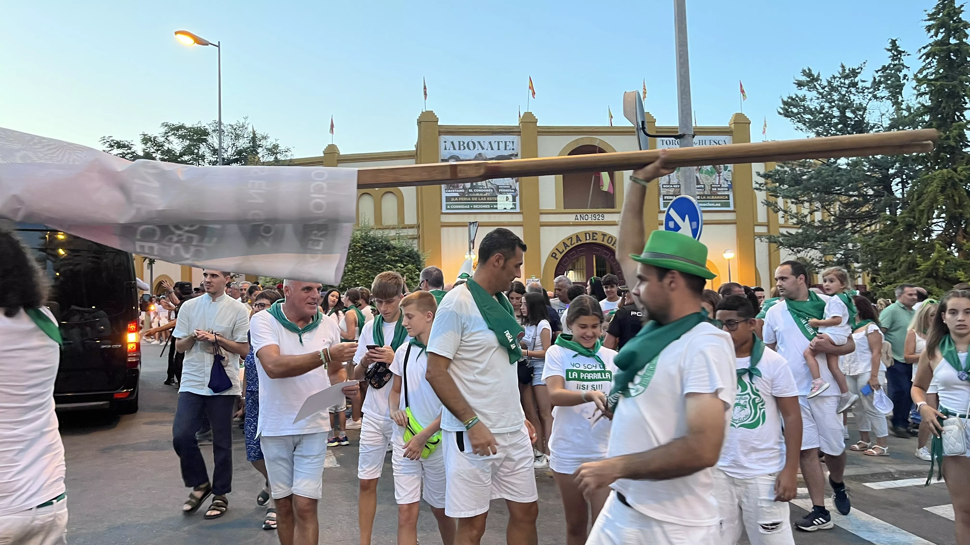 Salida de la plaza de toros en las fiestas de San Lorenzo. Foto: Mercedes Manterola
