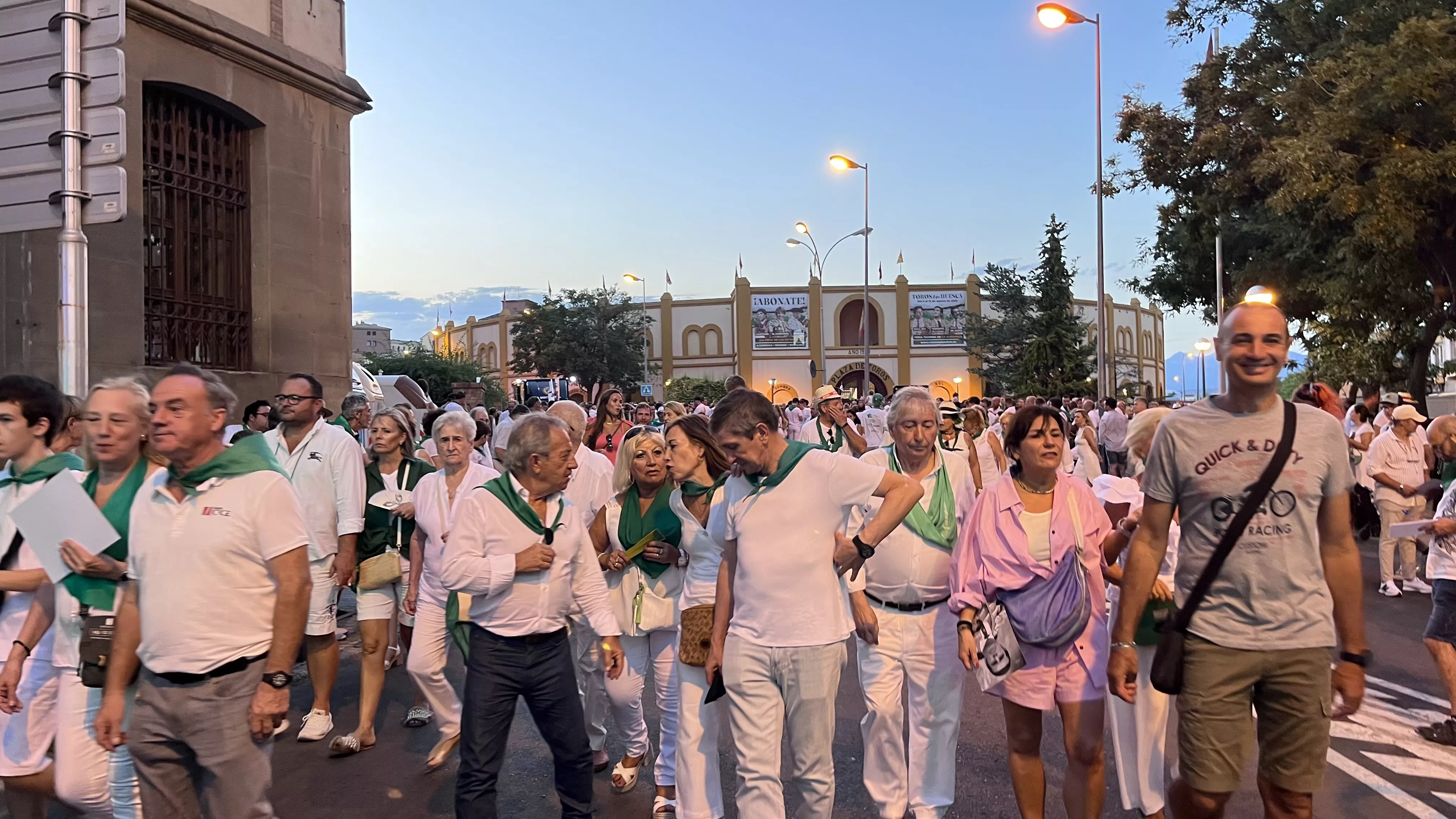 Salida de la plaza de toros en las fiestas de San Lorenzo. Foto: Mercedes Manterola