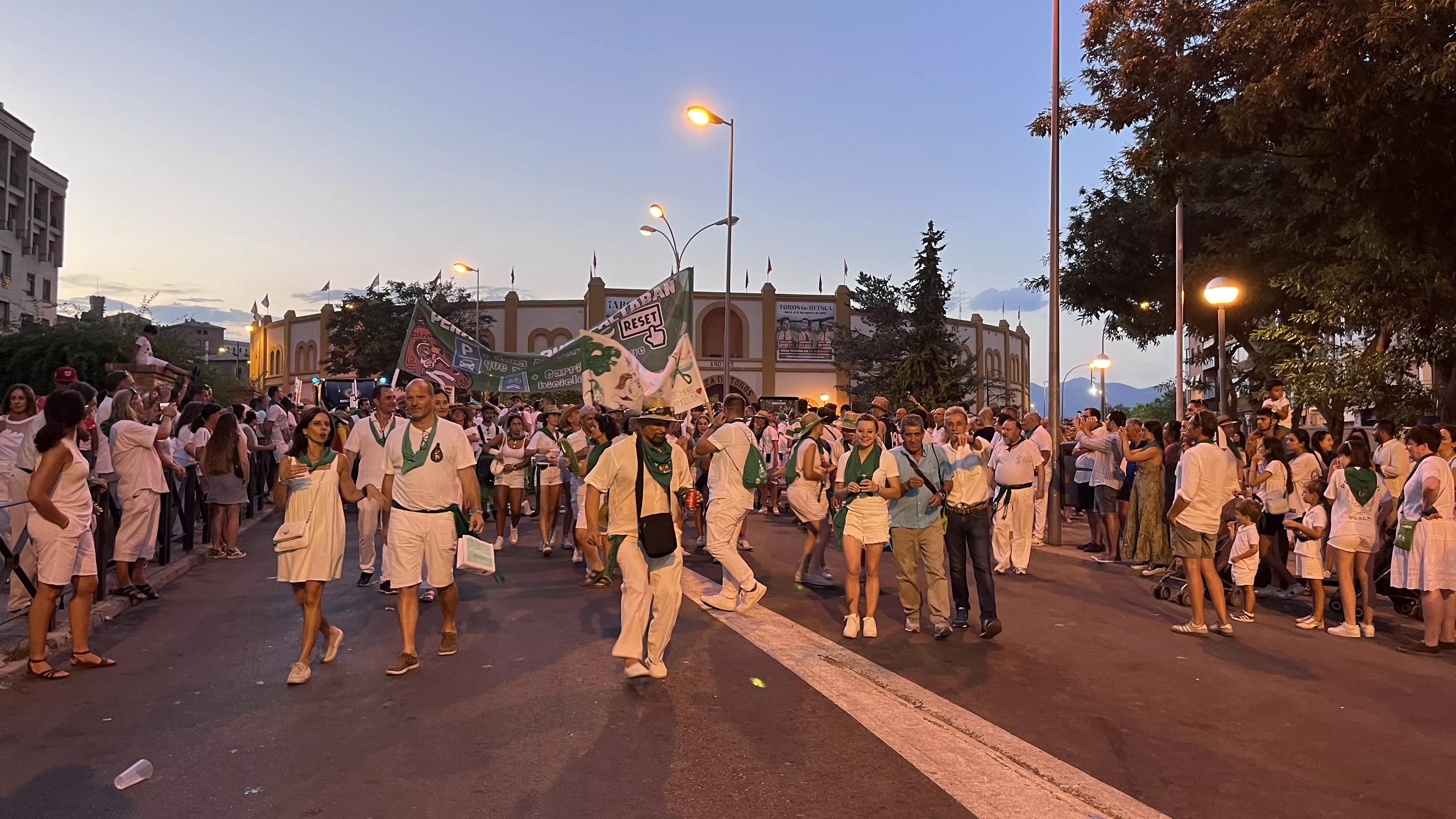 Salida de la plaza de toros en las fiestas de San Lorenzo. Foto: Mercedes Manterola