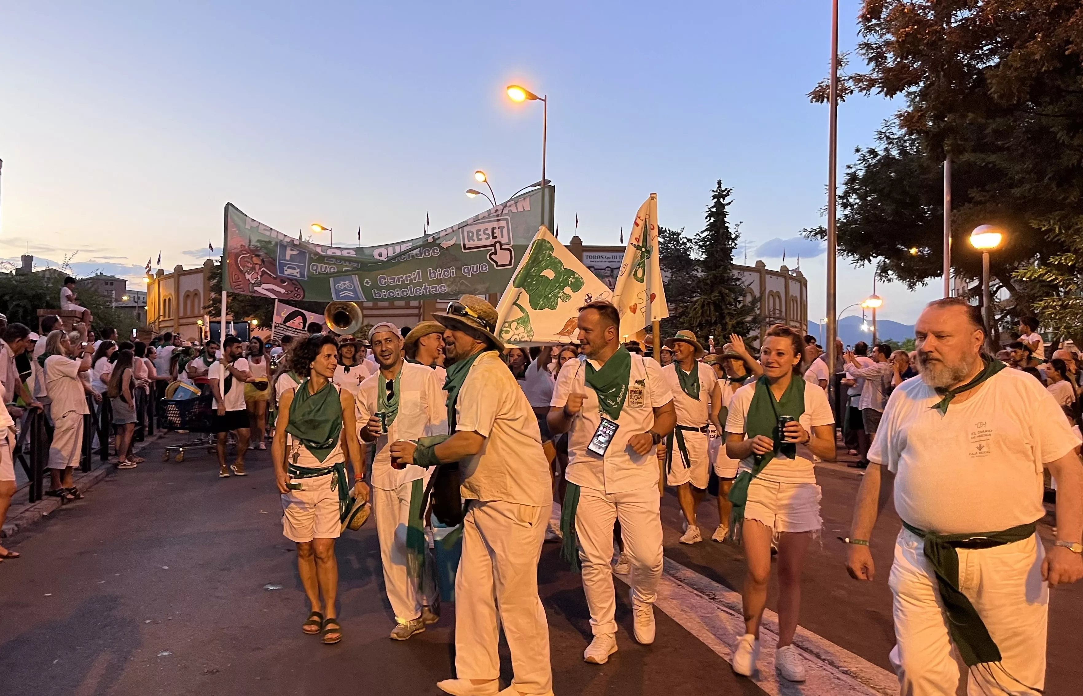 Salida de la plaza de toros en las fiestas de San Lorenzo. Foto: Mercedes Manterola