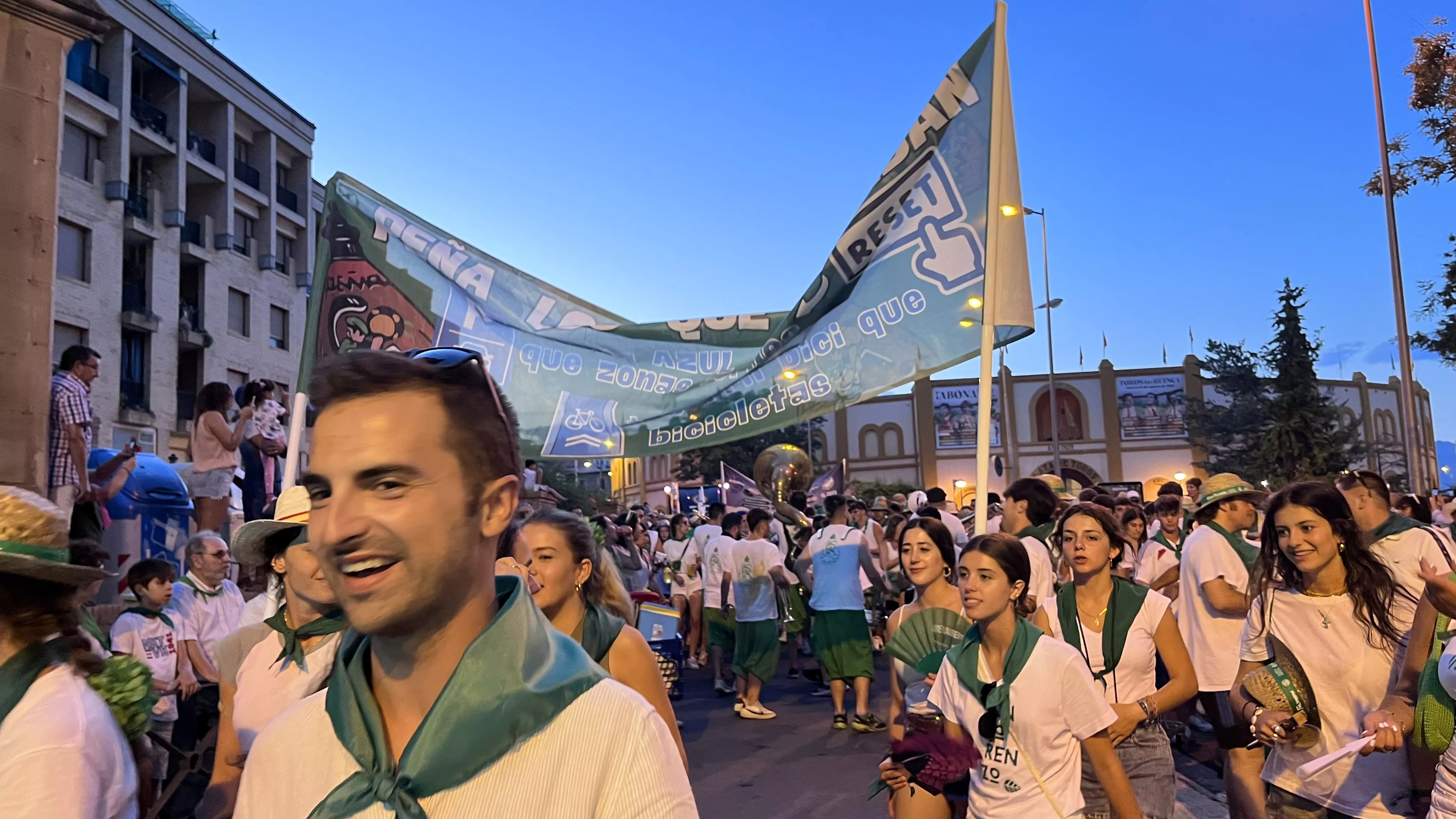 Salida de la plaza de toros en las fiestas de San Lorenzo. Foto: Mercedes Manterola