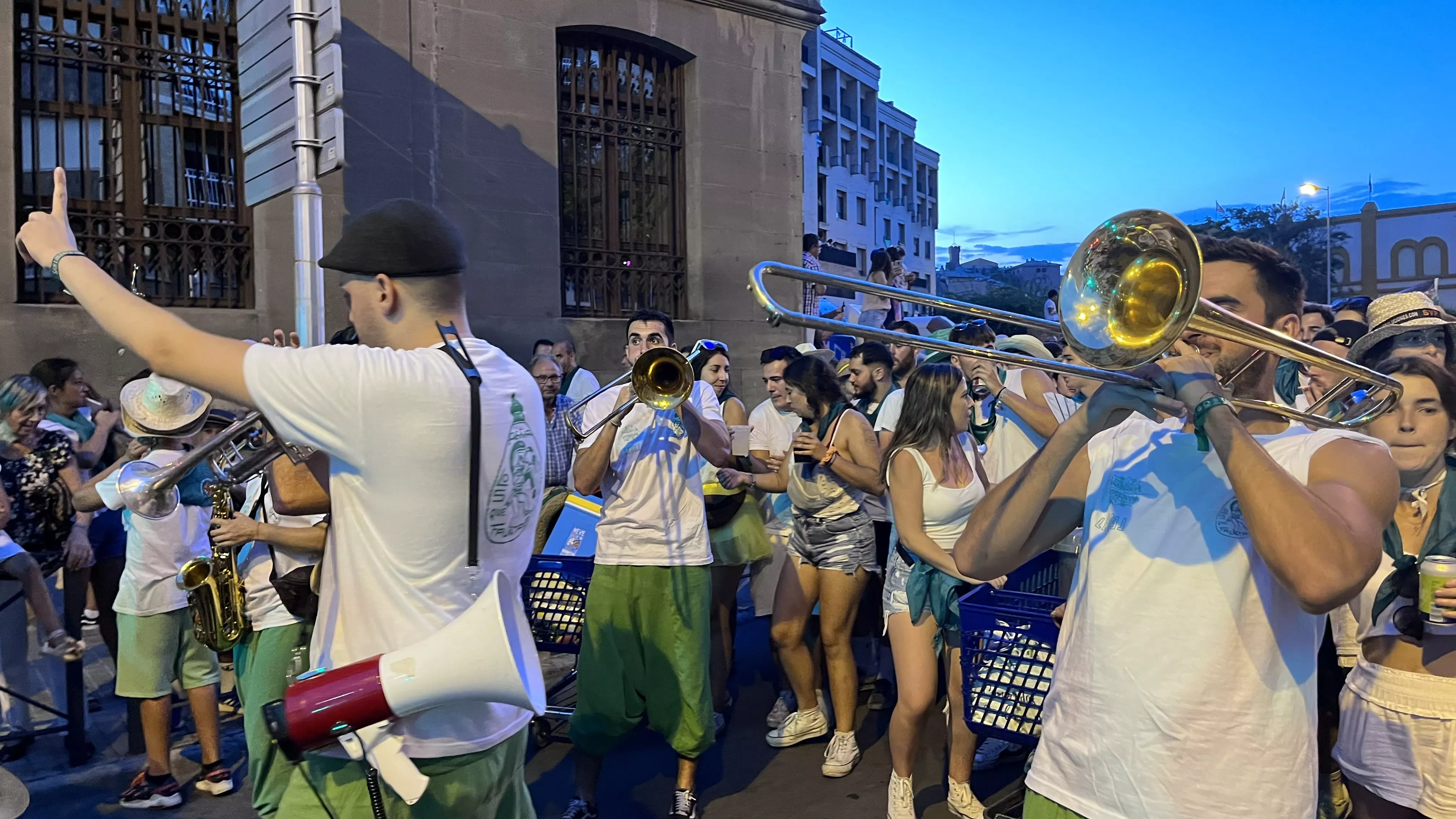 Salida de la plaza de toros en las fiestas de San Lorenzo. Foto: Mercedes Manterola