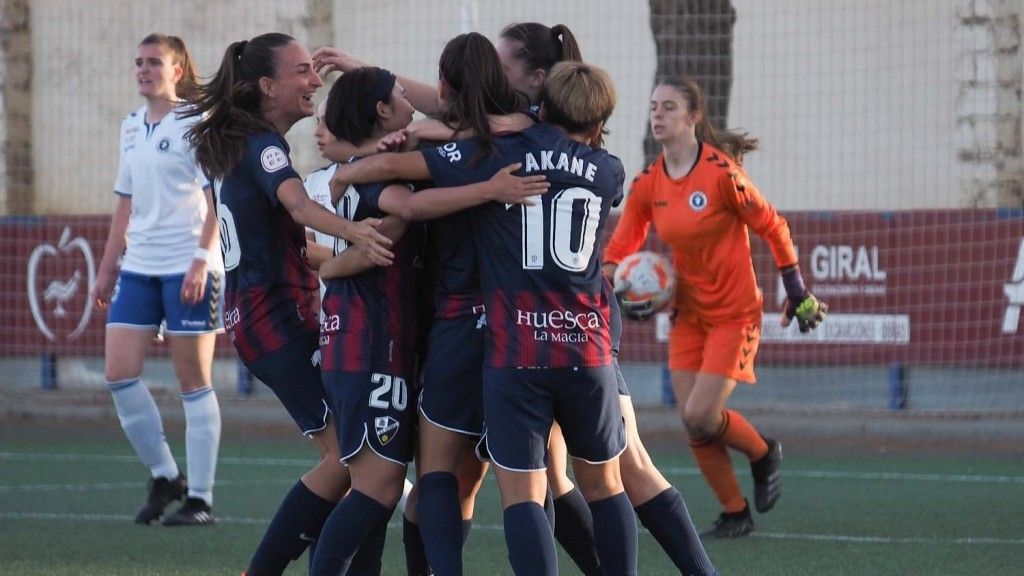 Las jugadoras del Huesca celebran uno de los goles ante el Zaragoza CFF B.