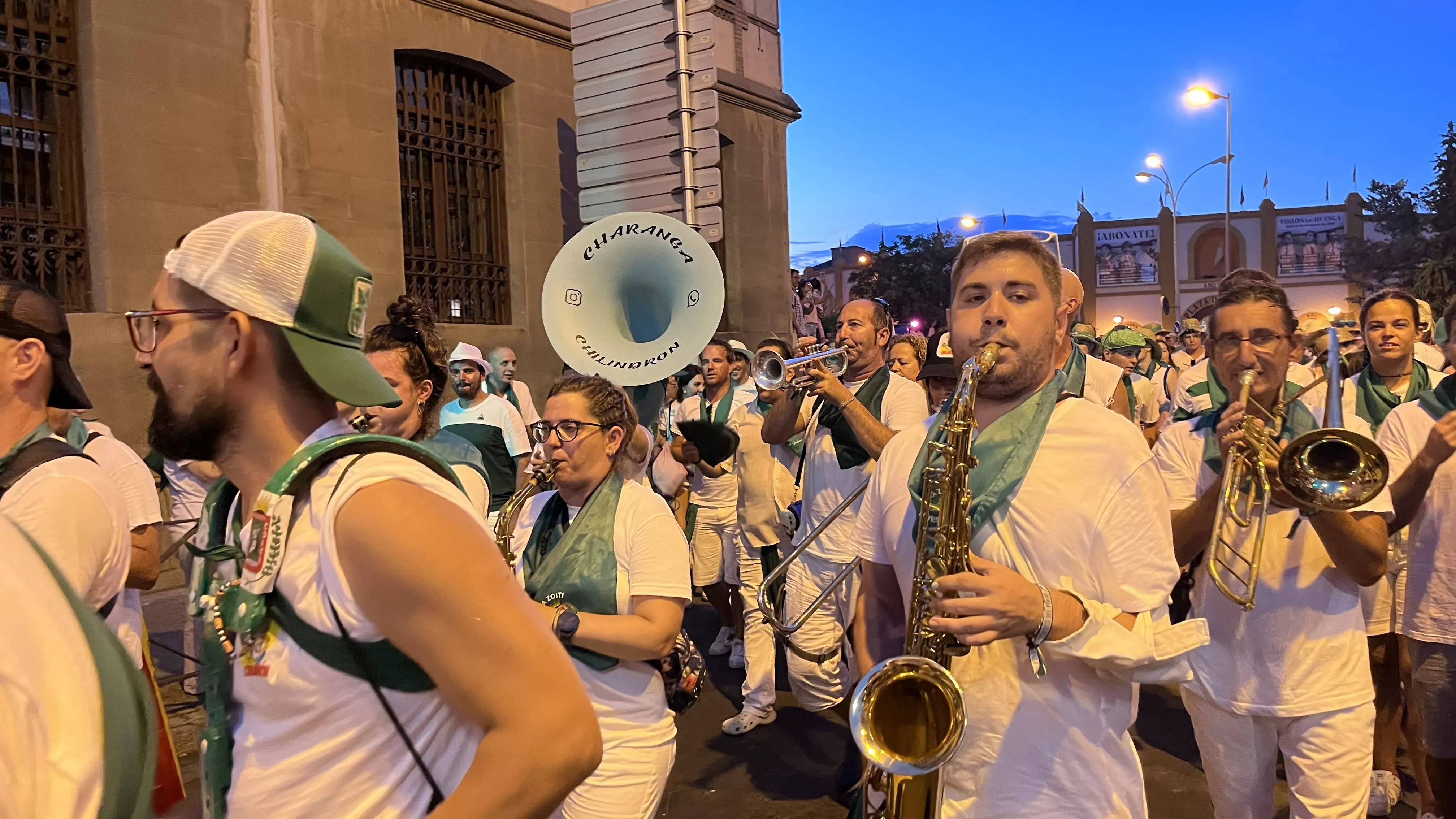 Salida de la plaza de toros en las fiestas de San Lorenzo. Foto: Mercedes Manterola